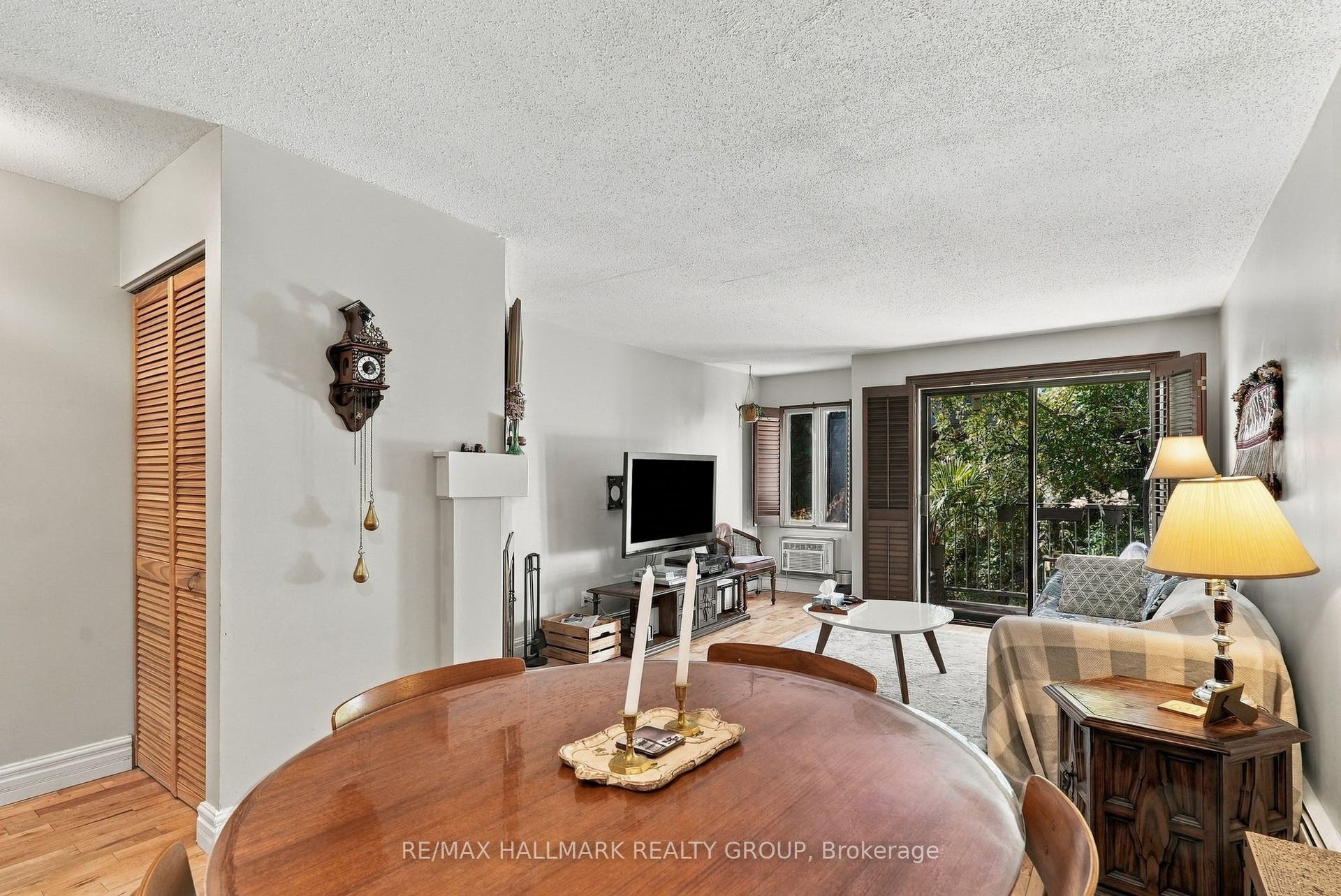28 Crispin Private, Manor Park - Cardinal Glen And Area, Ottawa ON K1K 2T8 28 Crispin Private, Manor Park - Cardinal Glen And Area, Ottawa ON K1K 2T8