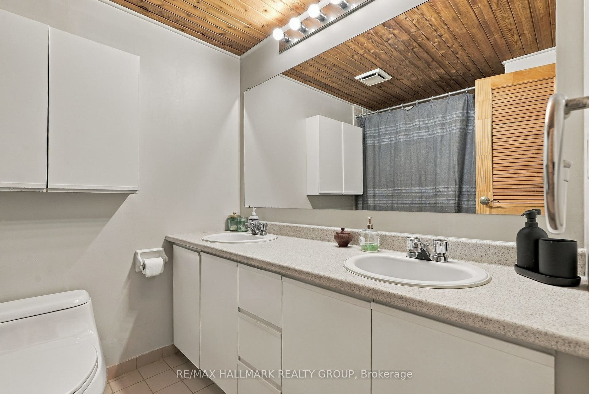 28 Crispin Private, Manor Park - Cardinal Glen And Area, Ottawa ON K1K 2T8 28 Crispin Private, Manor Park - Cardinal Glen And Area, Ottawa ON K1K 2T8