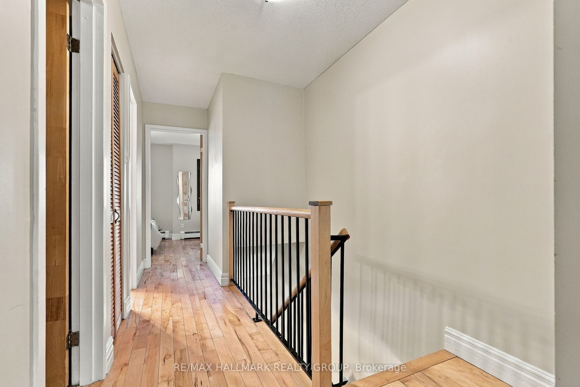 28 Crispin Private, Manor Park - Cardinal Glen And Area, Ottawa ON K1K 2T8 28 Crispin Private, Manor Park - Cardinal Glen And Area, Ottawa ON K1K 2T8
