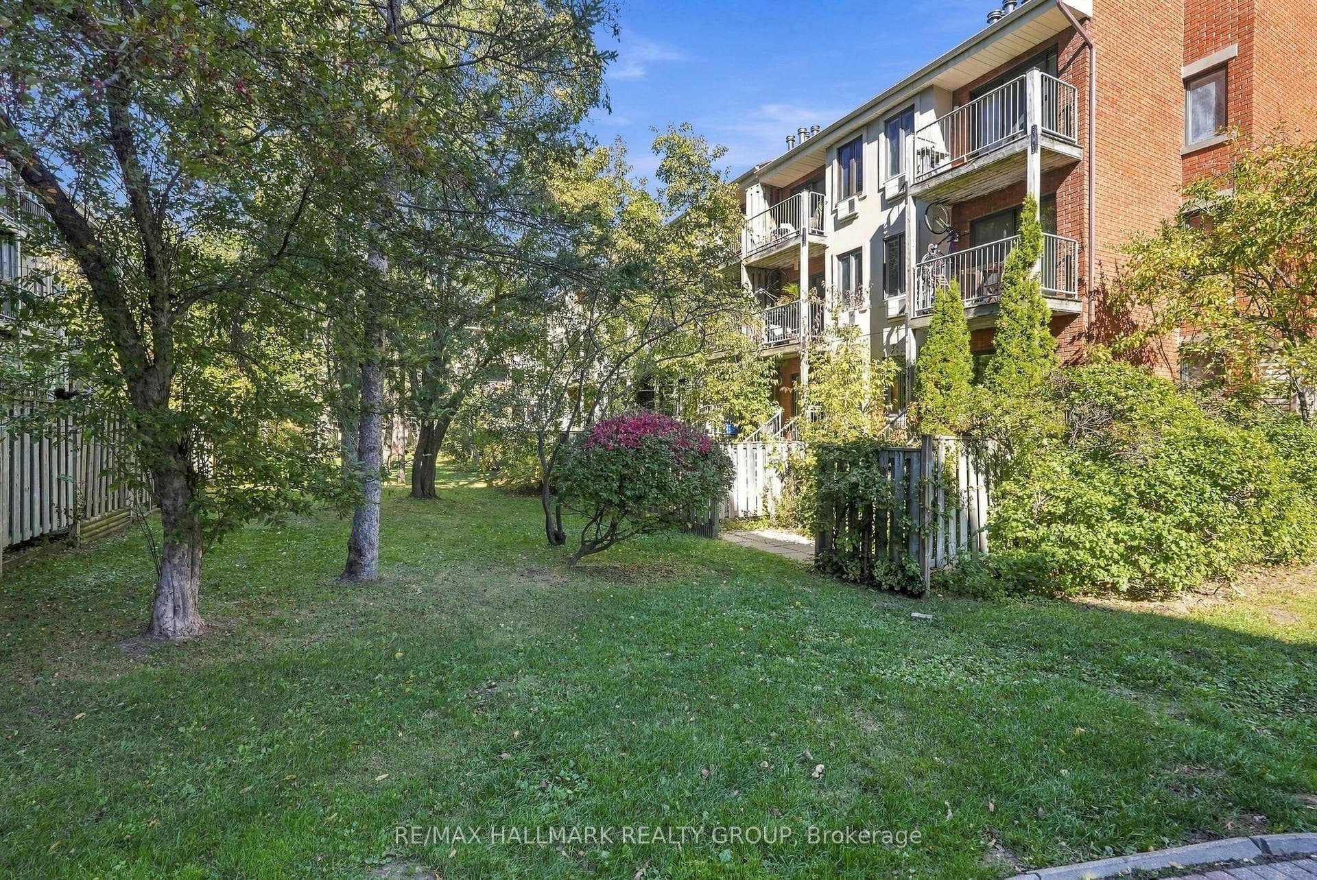 28 Crispin Private, Manor Park - Cardinal Glen And Area, Ottawa ON K1K 2T8 28 Crispin Private, Manor Park - Cardinal Glen And Area, Ottawa ON K1K 2T8