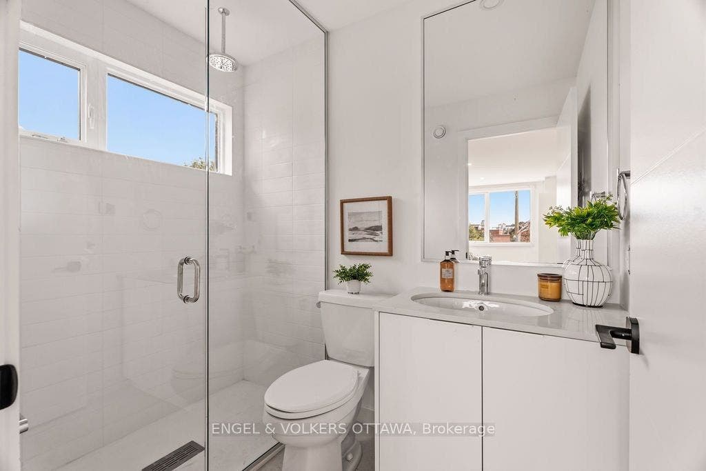 47 Fairmont Avenue, #A, West Centre Town, Ottawa ON K1Y 1X4 47 Fairmont Avenue, #A, West Centre Town, Ottawa ON K1Y 1X4