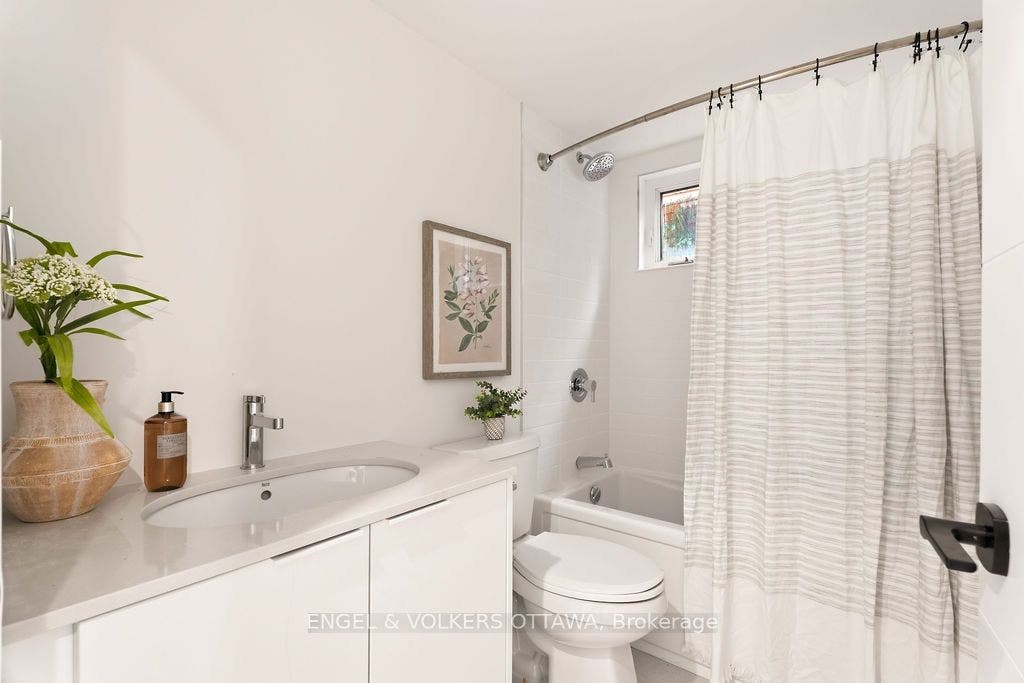 47 Fairmont Avenue, #A, West Centre Town, Ottawa ON K1Y 1X4 47 Fairmont Avenue, #A, West Centre Town, Ottawa ON K1Y 1X4