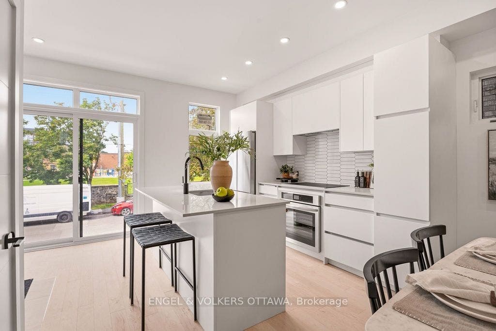 47 Fairmont Avenue, #A, West Centre Town, Ottawa ON K1Y 1X4 47 Fairmont Avenue, #A, West Centre Town, Ottawa ON K1Y 1X4