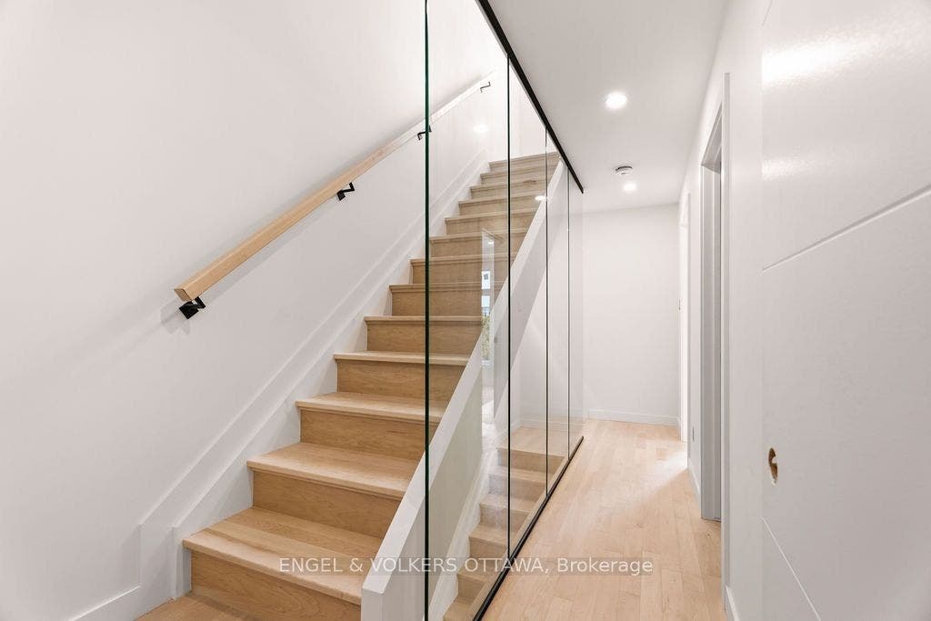 47 Fairmont Avenue, #A, West Centre Town, Ottawa ON K1Y 1X4 47 Fairmont Avenue, #A, West Centre Town, Ottawa ON K1Y 1X4