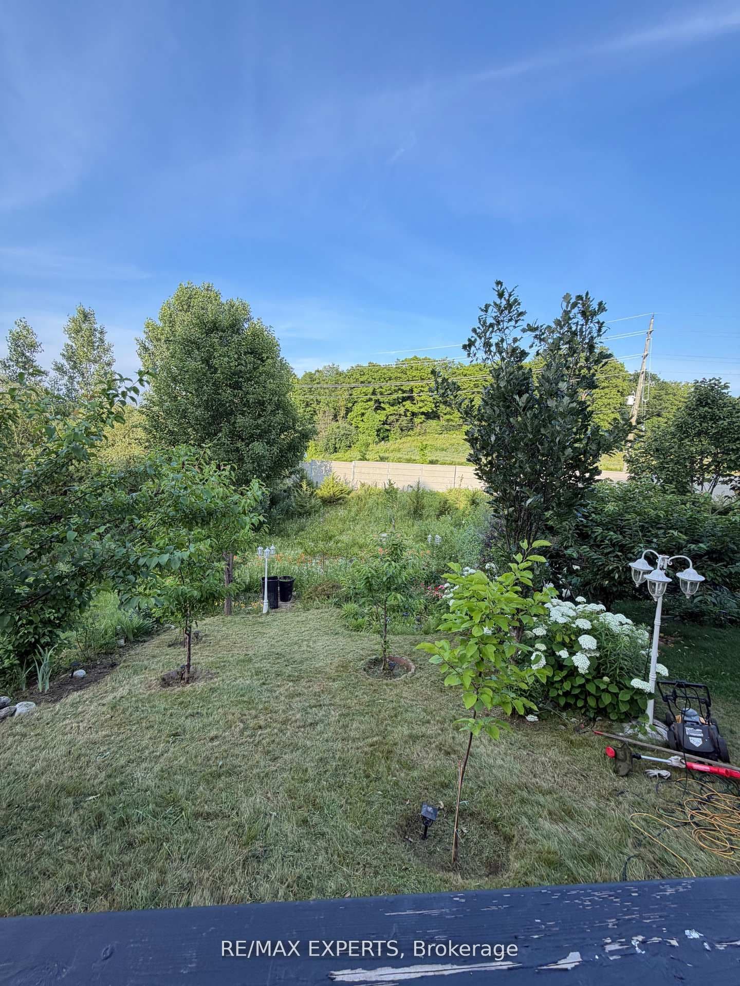 87 Newcastle Drive W, Kitchener, Waterloo ON N2R 1W4 87 Newcastle Drive W, Kitchener, Waterloo ON N2R 1W4