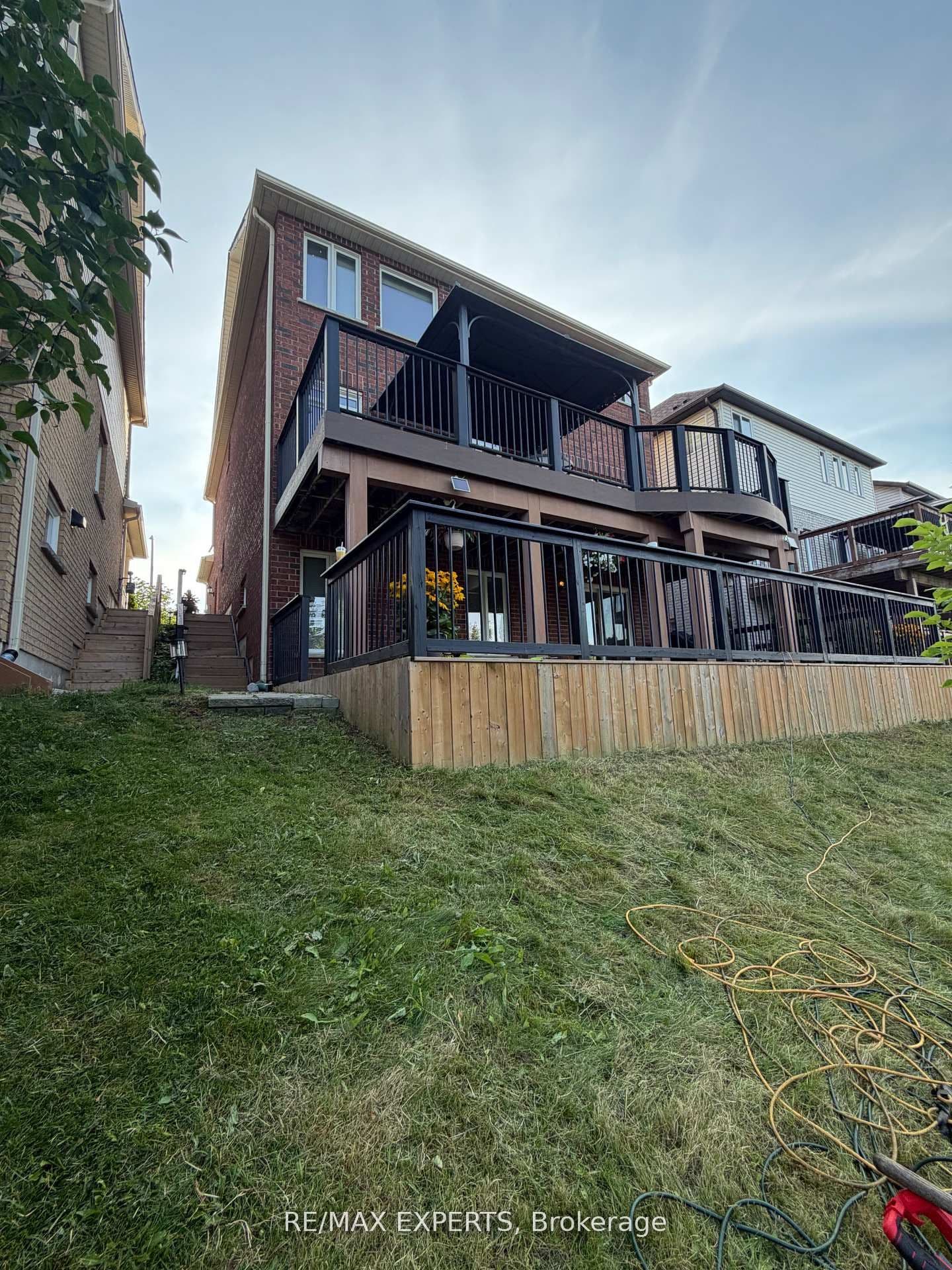 87 Newcastle Drive W, Kitchener, Waterloo ON N2R 1W4 87 Newcastle Drive W, Kitchener, Waterloo ON N2R 1W4