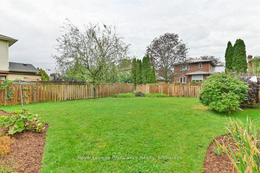 21 Forrester Court, Belleville, Hastings ON K8P 5C4