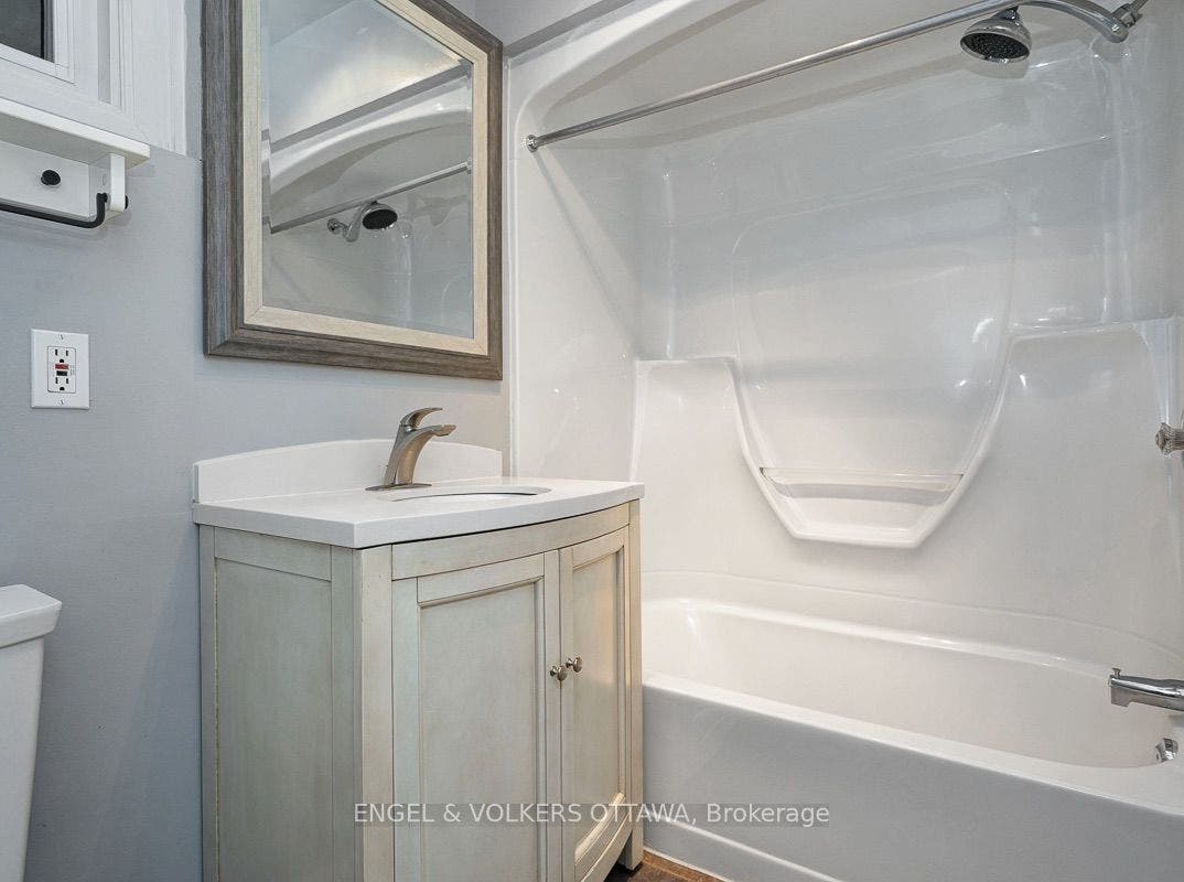 103 Third Avenue, #A, Glebe - Ottawa East And Area, Ottawa ON K1S 2J7