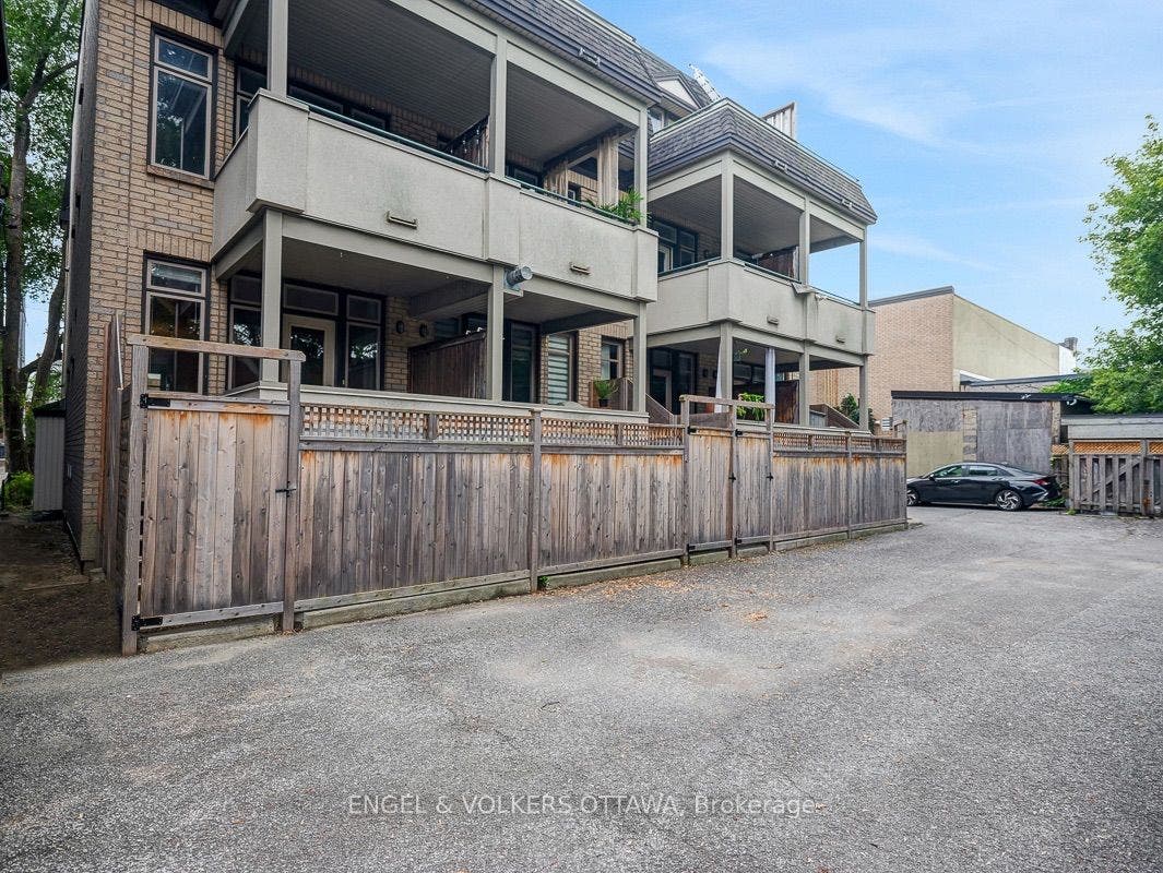 103 Third Avenue, #A, Glebe - Ottawa East And Area, Ottawa ON K1S 2J7