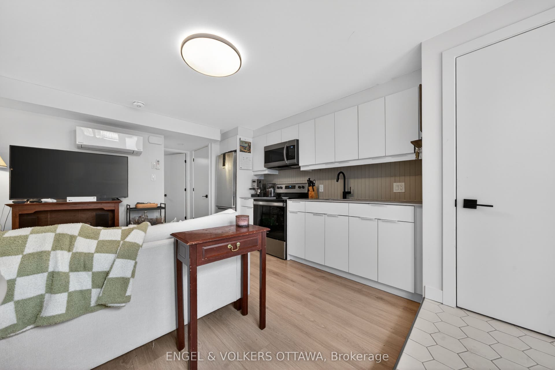 51 Fairmont Avenue, #C, West Centre Town, Ottawa ON K1Y 1X4 51 Fairmont Avenue, #C, West Centre Town, Ottawa ON K1Y 1X4