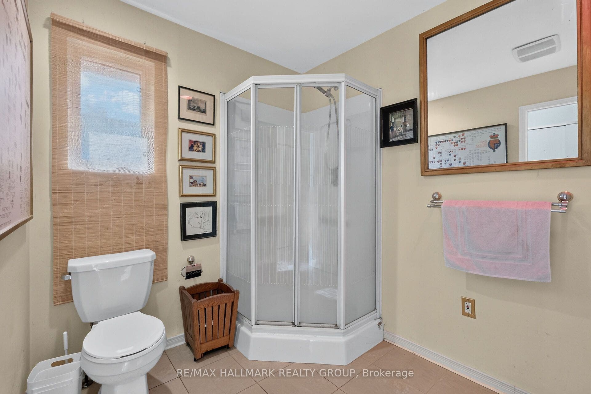 121 Mackay Street, #2, New Edinburgh - Lindenlea, Ottawa ON K1M 2B4 121 Mackay Street, #2, New Edinburgh - Lindenlea, Ottawa ON K1M 2B4