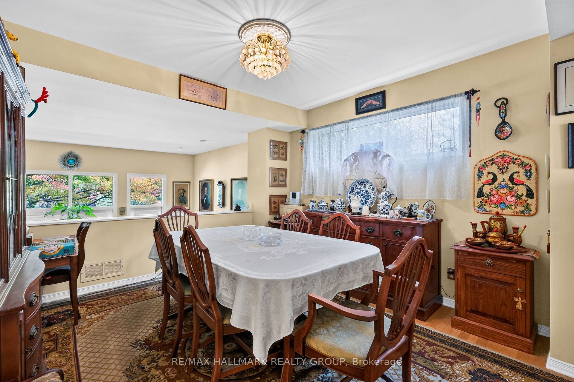 121 Mackay Street, #2, New Edinburgh - Lindenlea, Ottawa ON K1M 2B4 121 Mackay Street, #2, New Edinburgh - Lindenlea, Ottawa ON K1M 2B4