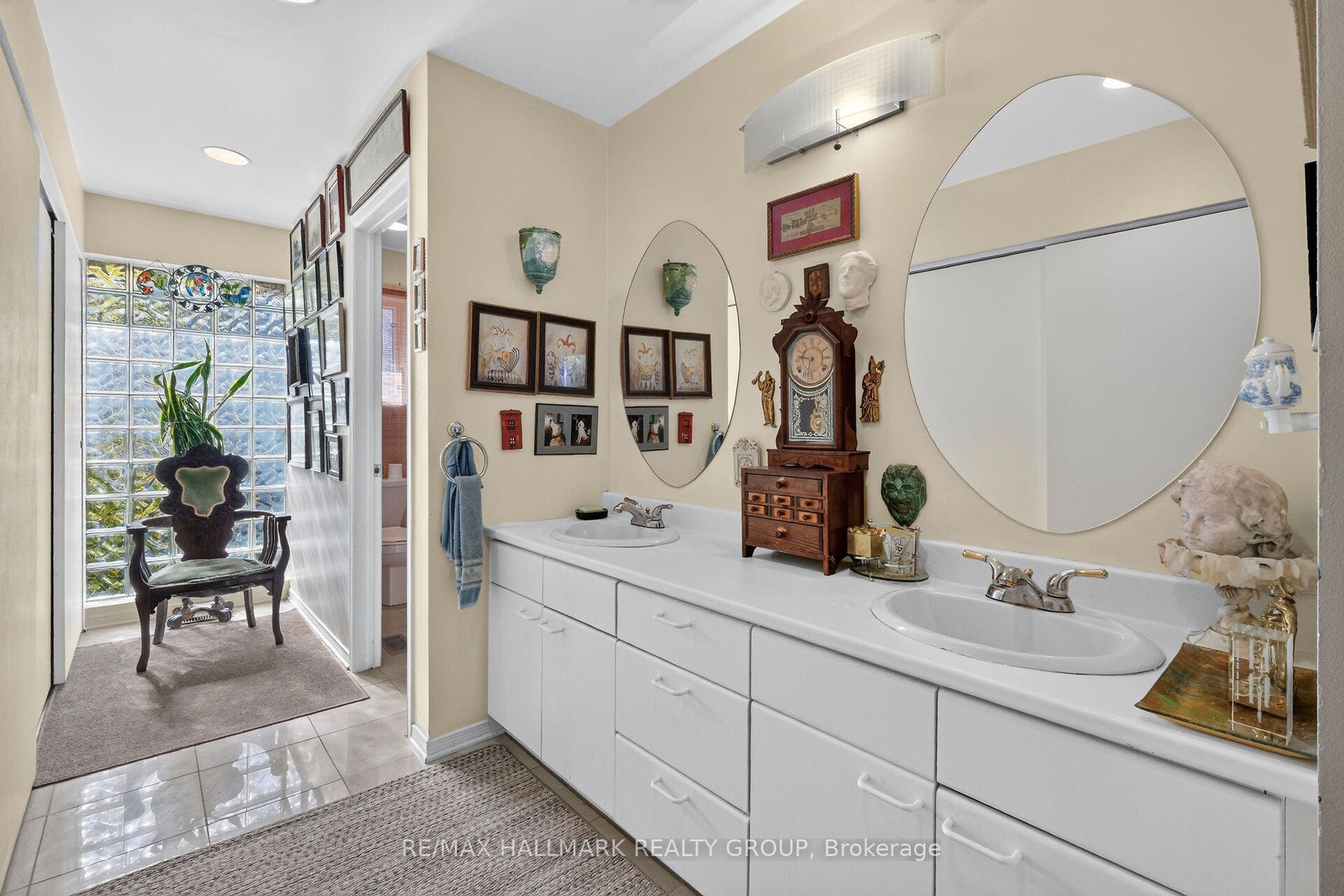121 Mackay Street, #2, New Edinburgh - Lindenlea, Ottawa ON K1M 2B4 121 Mackay Street, #2, New Edinburgh - Lindenlea, Ottawa ON K1M 2B4