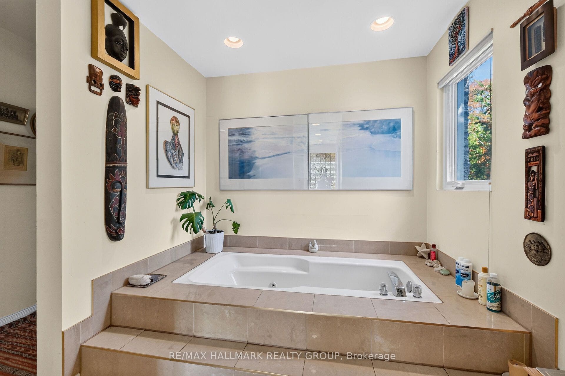 121 Mackay Street, #2, New Edinburgh - Lindenlea, Ottawa ON K1M 2B4 121 Mackay Street, #2, New Edinburgh - Lindenlea, Ottawa ON K1M 2B4