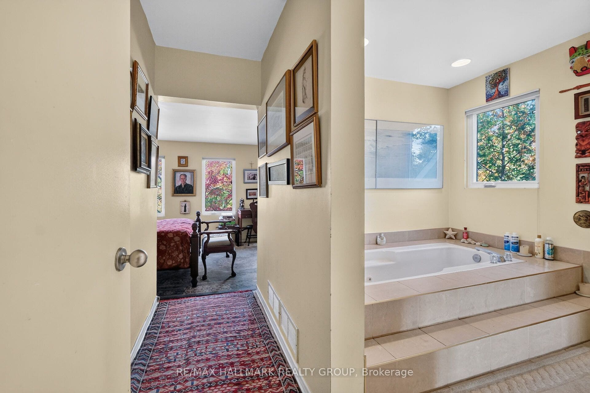 121 Mackay Street, #2, New Edinburgh - Lindenlea, Ottawa ON K1M 2B4 121 Mackay Street, #2, New Edinburgh - Lindenlea, Ottawa ON K1M 2B4