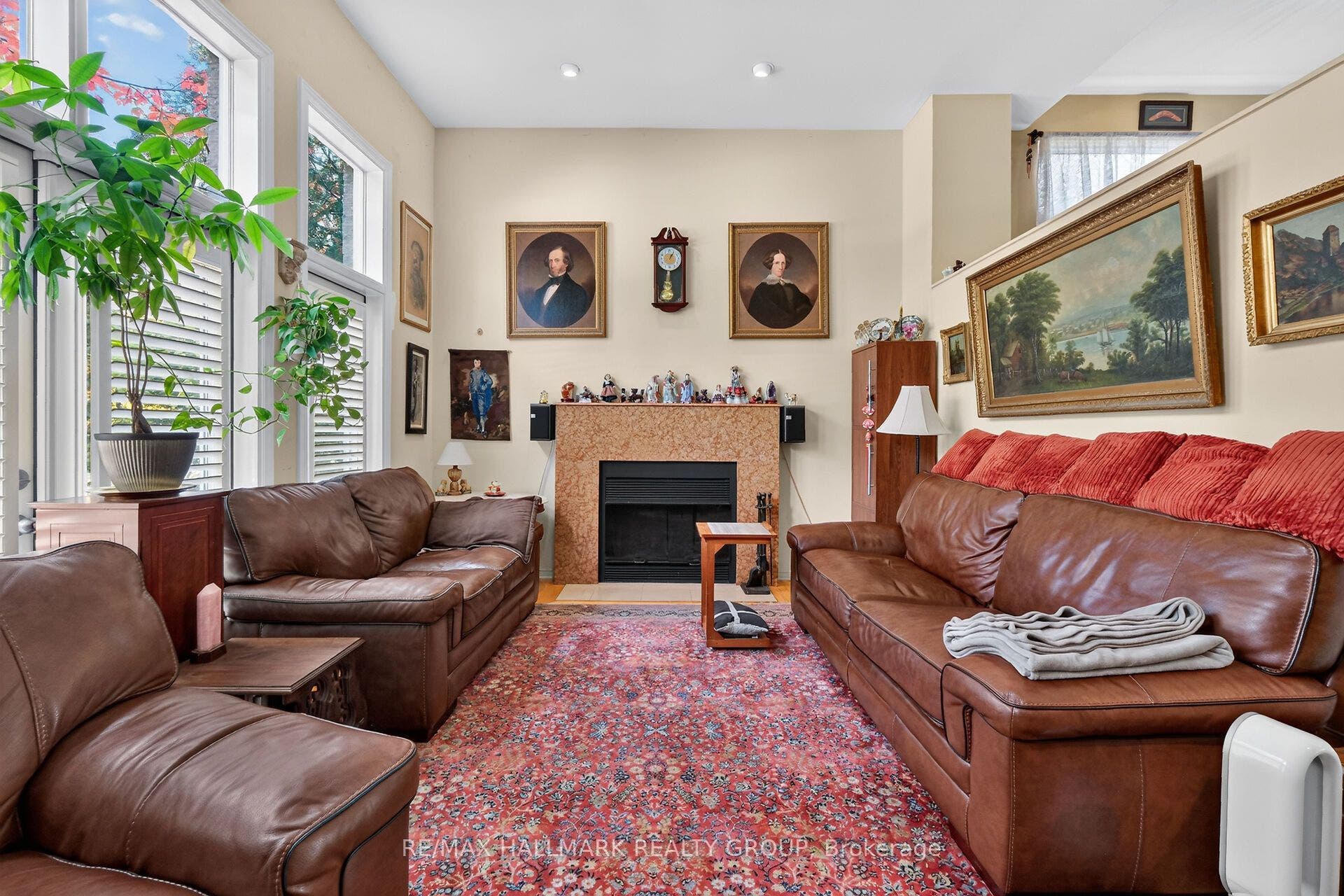 121 Mackay Street, #2, New Edinburgh - Lindenlea, Ottawa ON K1M 2B4 121 Mackay Street, #2, New Edinburgh - Lindenlea, Ottawa ON K1M 2B4