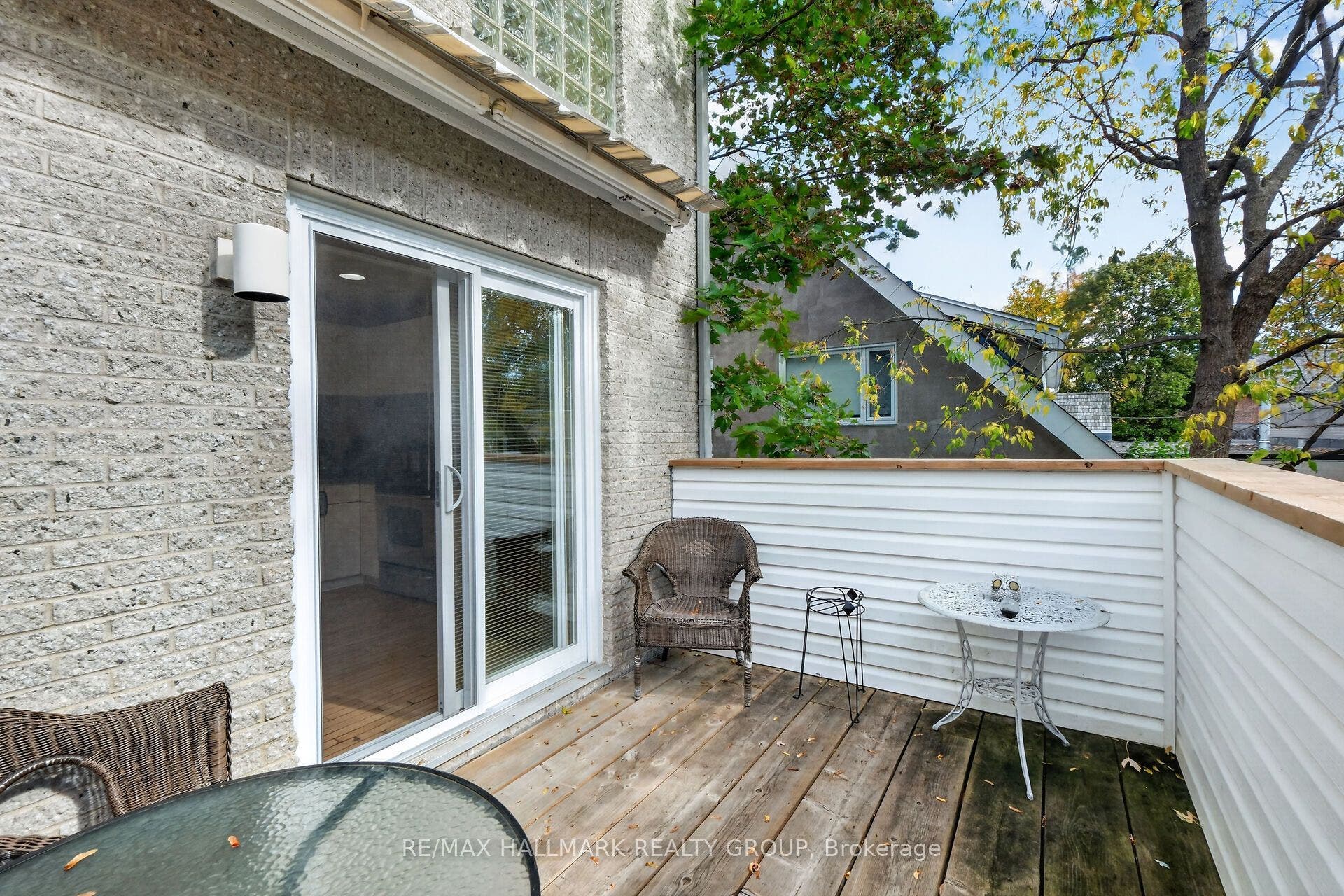 121 Mackay Street, #2, New Edinburgh - Lindenlea, Ottawa ON K1M 2B4 121 Mackay Street, #2, New Edinburgh - Lindenlea, Ottawa ON K1M 2B4