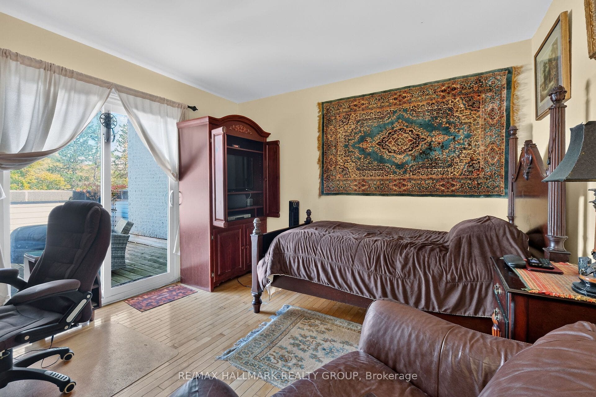 121 Mackay Street, #2, New Edinburgh - Lindenlea, Ottawa ON K1M 2B4 121 Mackay Street, #2, New Edinburgh - Lindenlea, Ottawa ON K1M 2B4