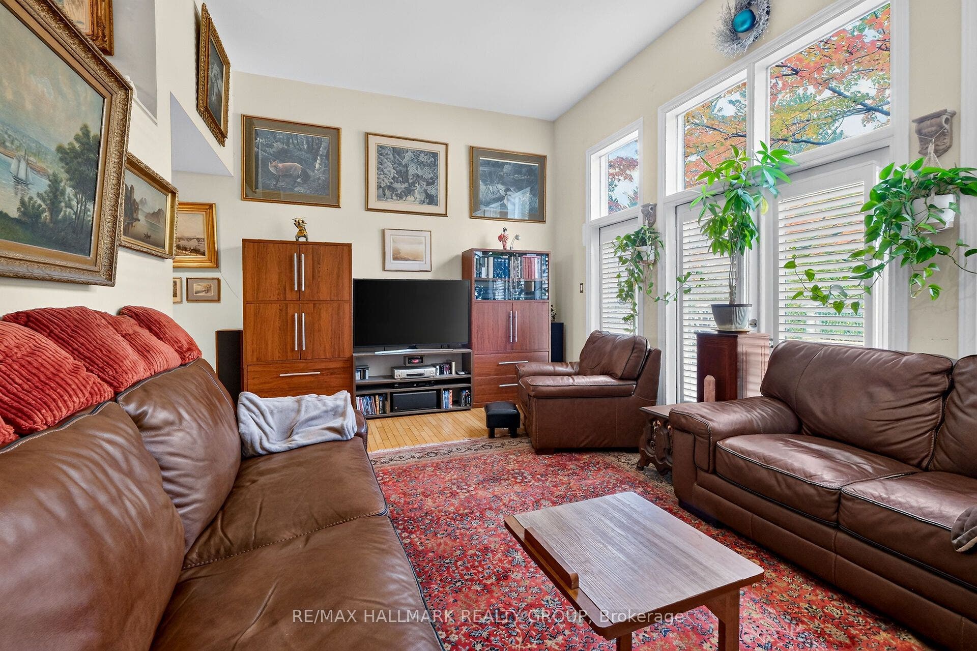 121 Mackay Street, #2, New Edinburgh - Lindenlea, Ottawa ON K1M 2B4 121 Mackay Street, #2, New Edinburgh - Lindenlea, Ottawa ON K1M 2B4