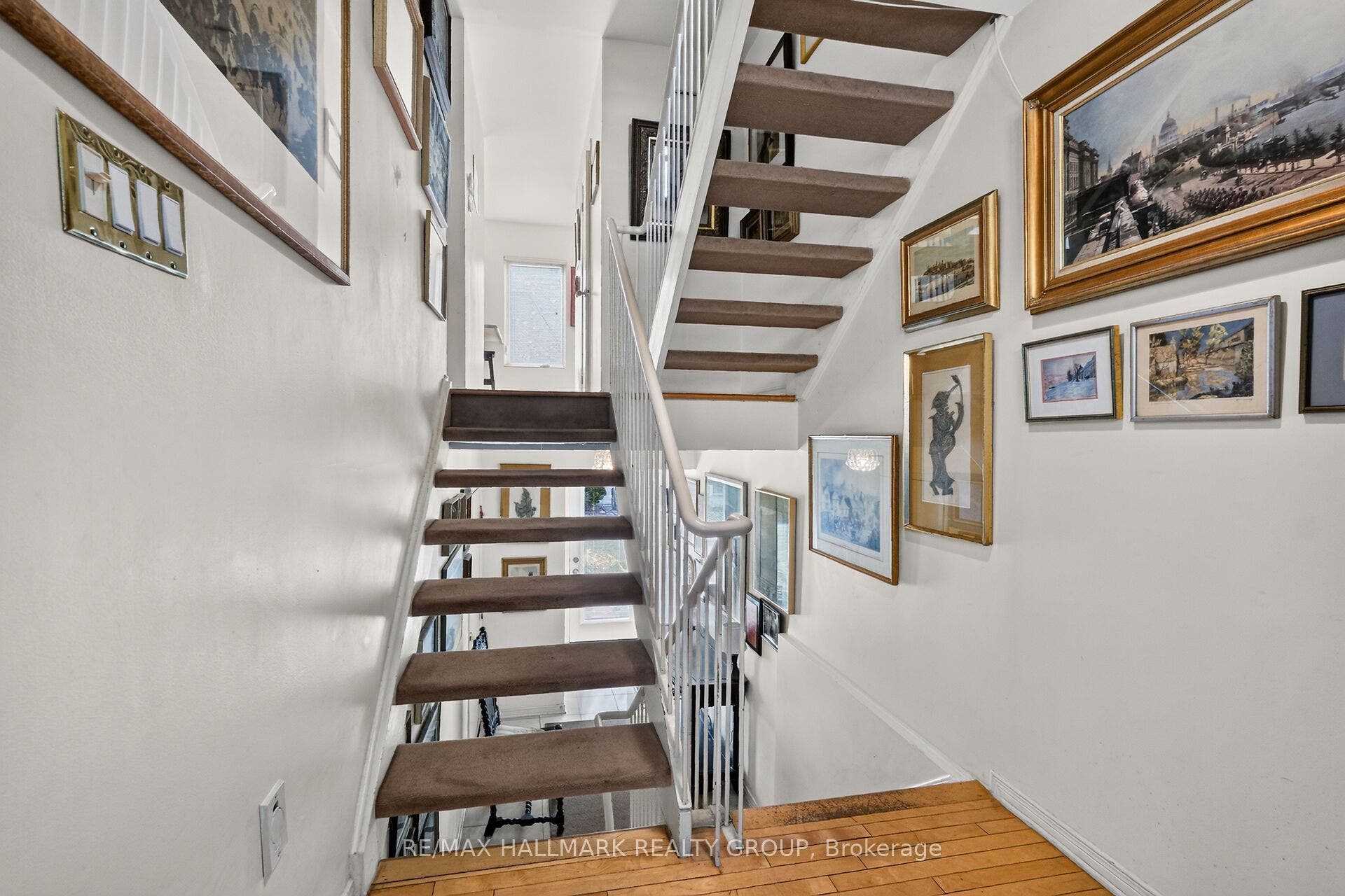 121 Mackay Street, #2, New Edinburgh - Lindenlea, Ottawa ON K1M 2B4 121 Mackay Street, #2, New Edinburgh - Lindenlea, Ottawa ON K1M 2B4