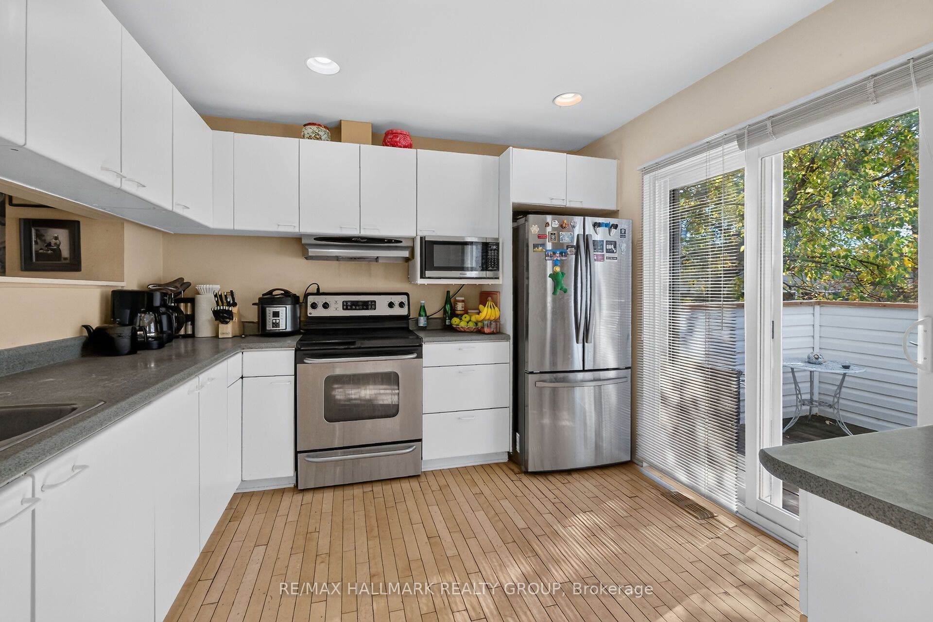 121 Mackay Street, #2, New Edinburgh - Lindenlea, Ottawa ON K1M 2B4 121 Mackay Street, #2, New Edinburgh - Lindenlea, Ottawa ON K1M 2B4