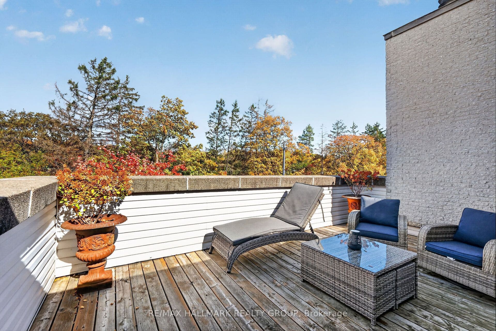 121 Mackay Street, #2, New Edinburgh - Lindenlea, Ottawa ON K1M 2B4 121 Mackay Street, #2, New Edinburgh - Lindenlea, Ottawa ON K1M 2B4