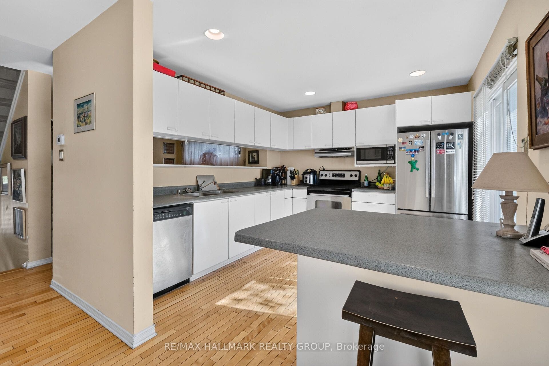 121 Mackay Street, #2, New Edinburgh - Lindenlea, Ottawa ON K1M 2B4 121 Mackay Street, #2, New Edinburgh - Lindenlea, Ottawa ON K1M 2B4
