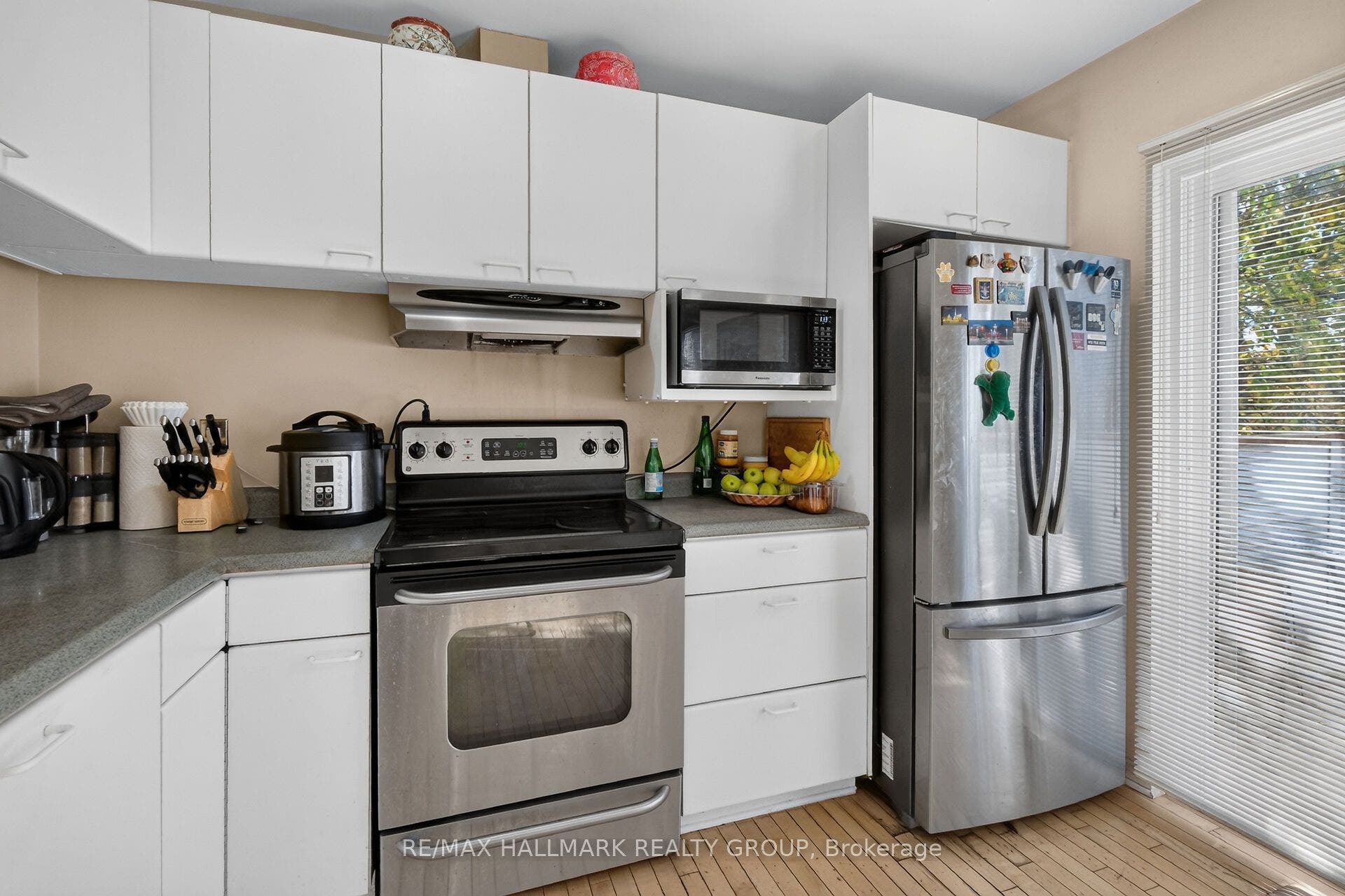 121 Mackay Street, #2, New Edinburgh - Lindenlea, Ottawa ON K1M 2B4 121 Mackay Street, #2, New Edinburgh - Lindenlea, Ottawa ON K1M 2B4