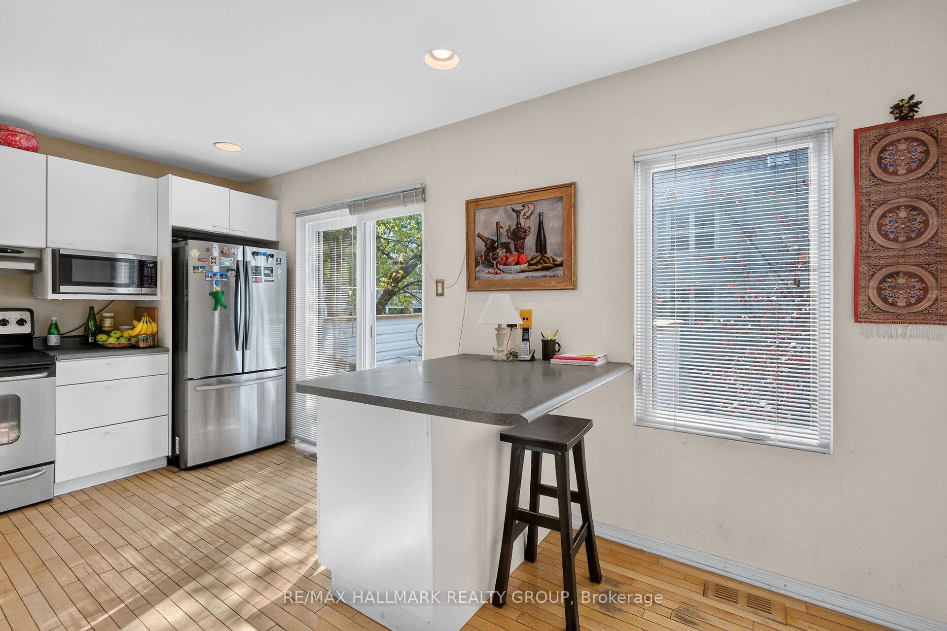 121 Mackay Street, #2, New Edinburgh - Lindenlea, Ottawa ON K1M 2B4 121 Mackay Street, #2, New Edinburgh - Lindenlea, Ottawa ON K1M 2B4