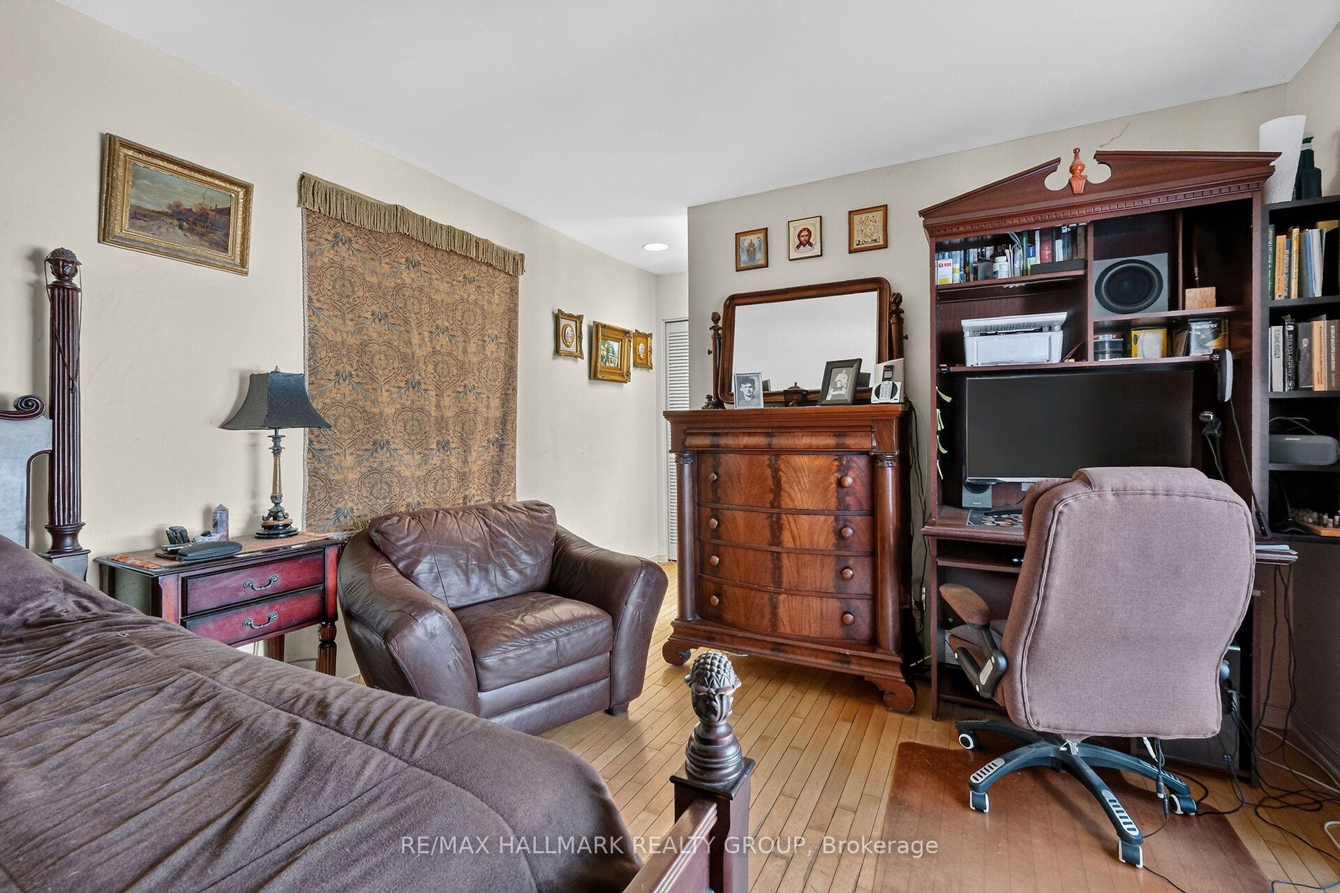 121 Mackay Street, #2, New Edinburgh - Lindenlea, Ottawa ON K1M 2B4 121 Mackay Street, #2, New Edinburgh - Lindenlea, Ottawa ON K1M 2B4