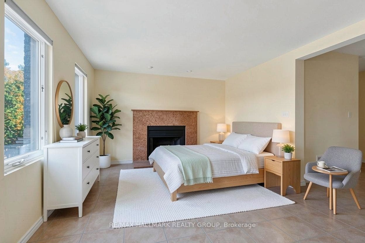 121 Mackay Street, #2, New Edinburgh - Lindenlea, Ottawa ON K1M 2B4 121 Mackay Street, #2, New Edinburgh - Lindenlea, Ottawa ON K1M 2B4