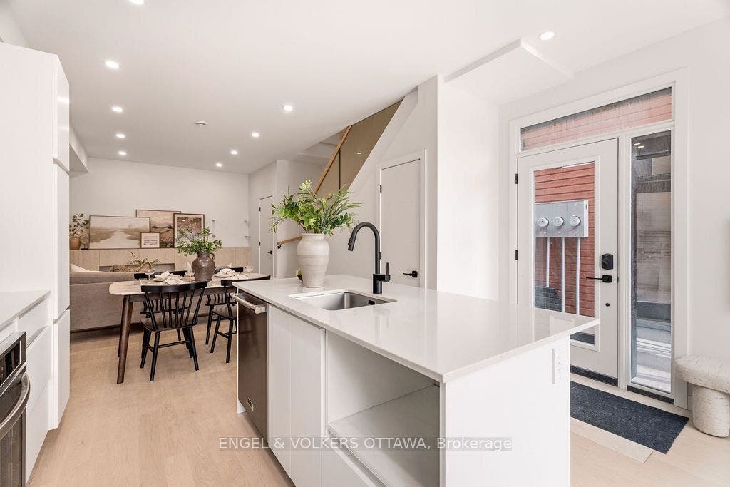 51 Fairmont Avenue, #A, West Centre Town, Ottawa ON K1Y 1X4 51 Fairmont Avenue, #A, West Centre Town, Ottawa ON K1Y 1X4
