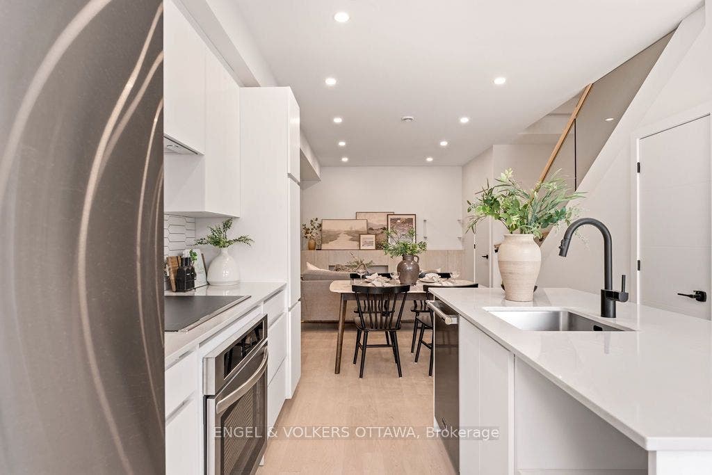 51 Fairmont Avenue, #A, West Centre Town, Ottawa ON K1Y 1X4 51 Fairmont Avenue, #A, West Centre Town, Ottawa ON K1Y 1X4