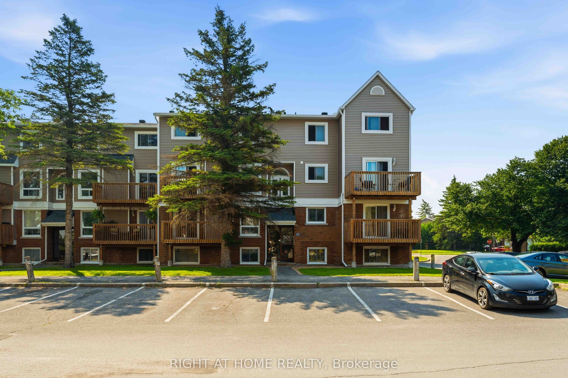 500 FENERTY Court, #3, Kanata, Ottawa ON K2L 3B1 500 FENERTY Court, #3, Kanata, Ottawa ON K2L 3B1
