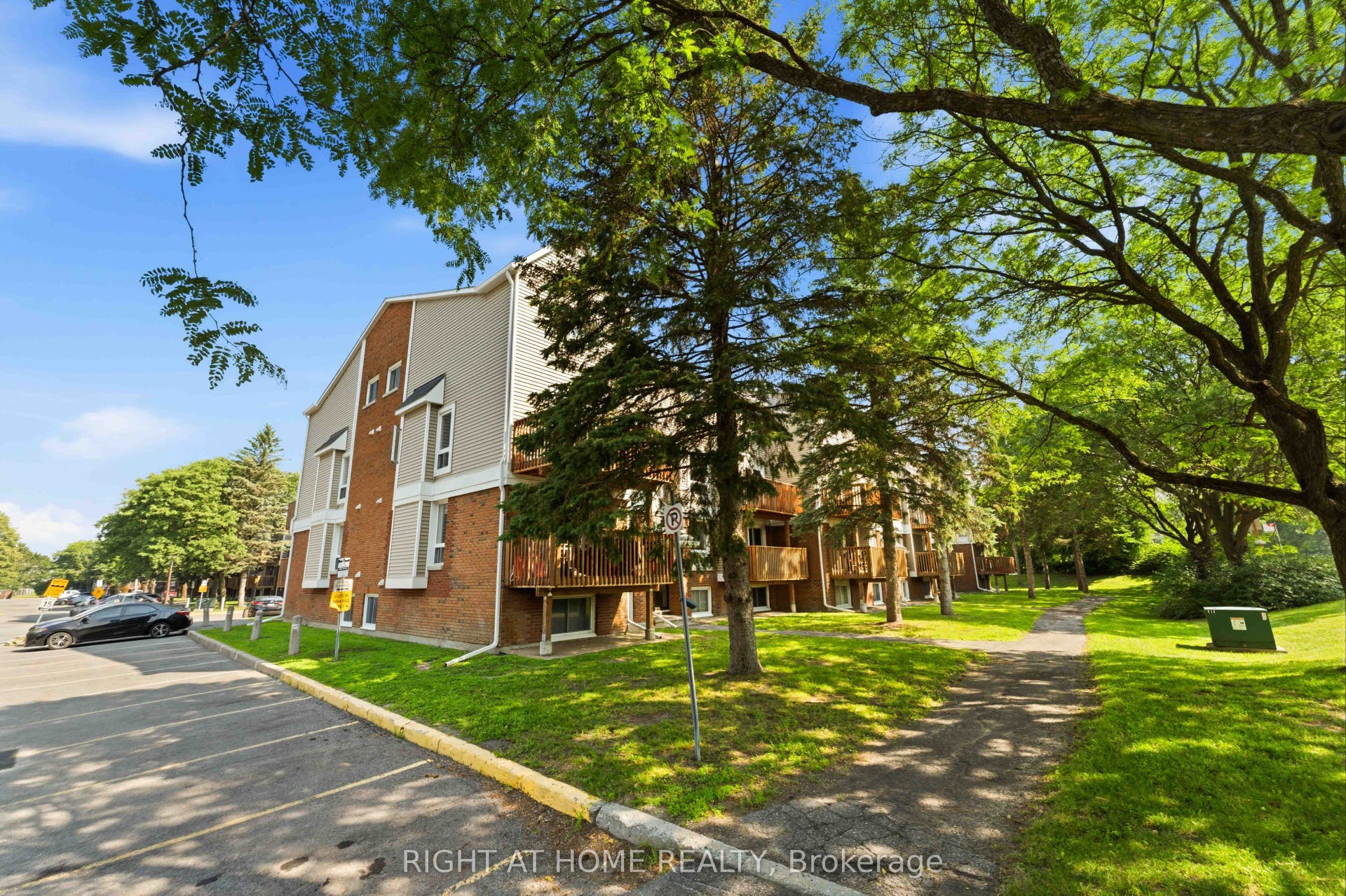 500 FENERTY Court, #3, Kanata, Ottawa ON K2L 3B1 500 FENERTY Court, #3, Kanata, Ottawa ON K2L 3B1