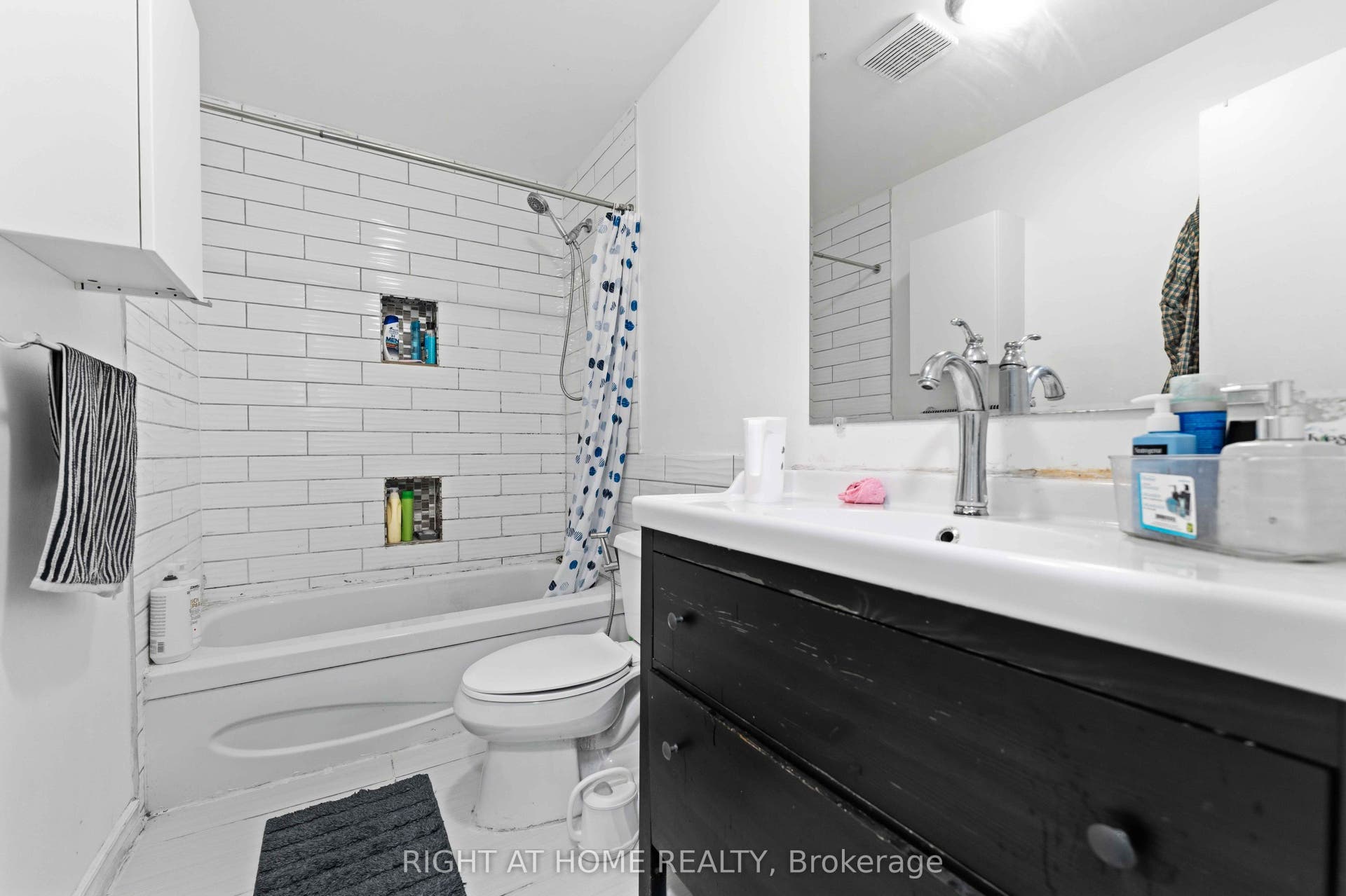 500 FENERTY Court, #3, Kanata, Ottawa ON K2L 3B1 500 FENERTY Court, #3, Kanata, Ottawa ON K2L 3B1