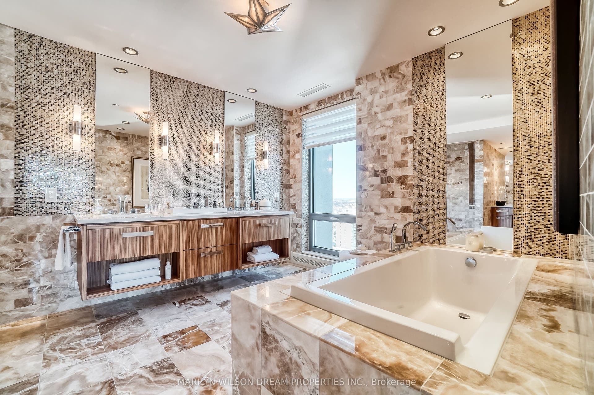 90 George Street, #1701, Lower Town - Sandy Hill, Ottawa ON K1N 0A8 90 George Street, #1701, Lower Town - Sandy Hill, Ottawa ON K1N 0A8