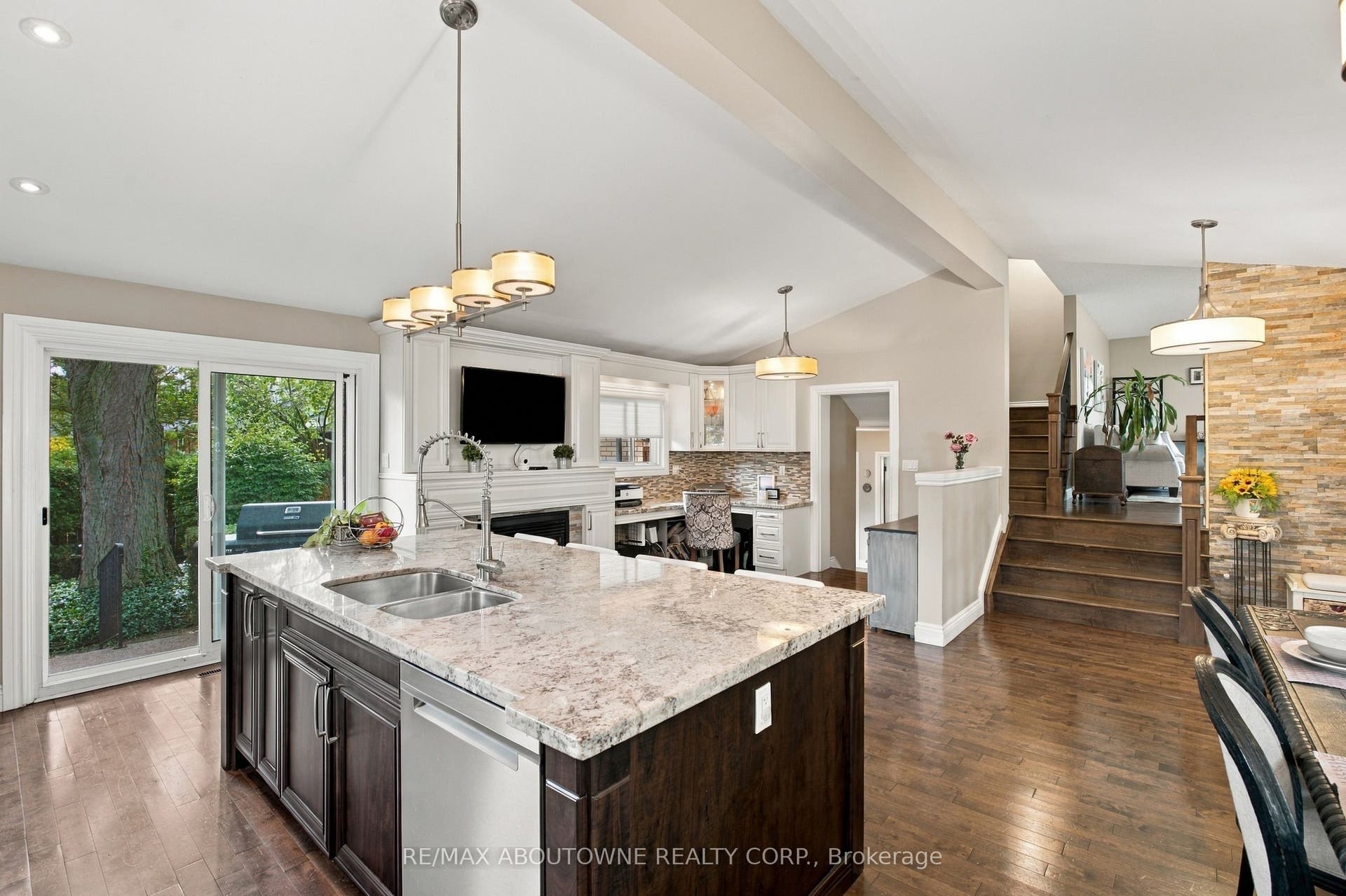 617 Scenic Drive, Hamilton, Hamilton ON L9C 1H2