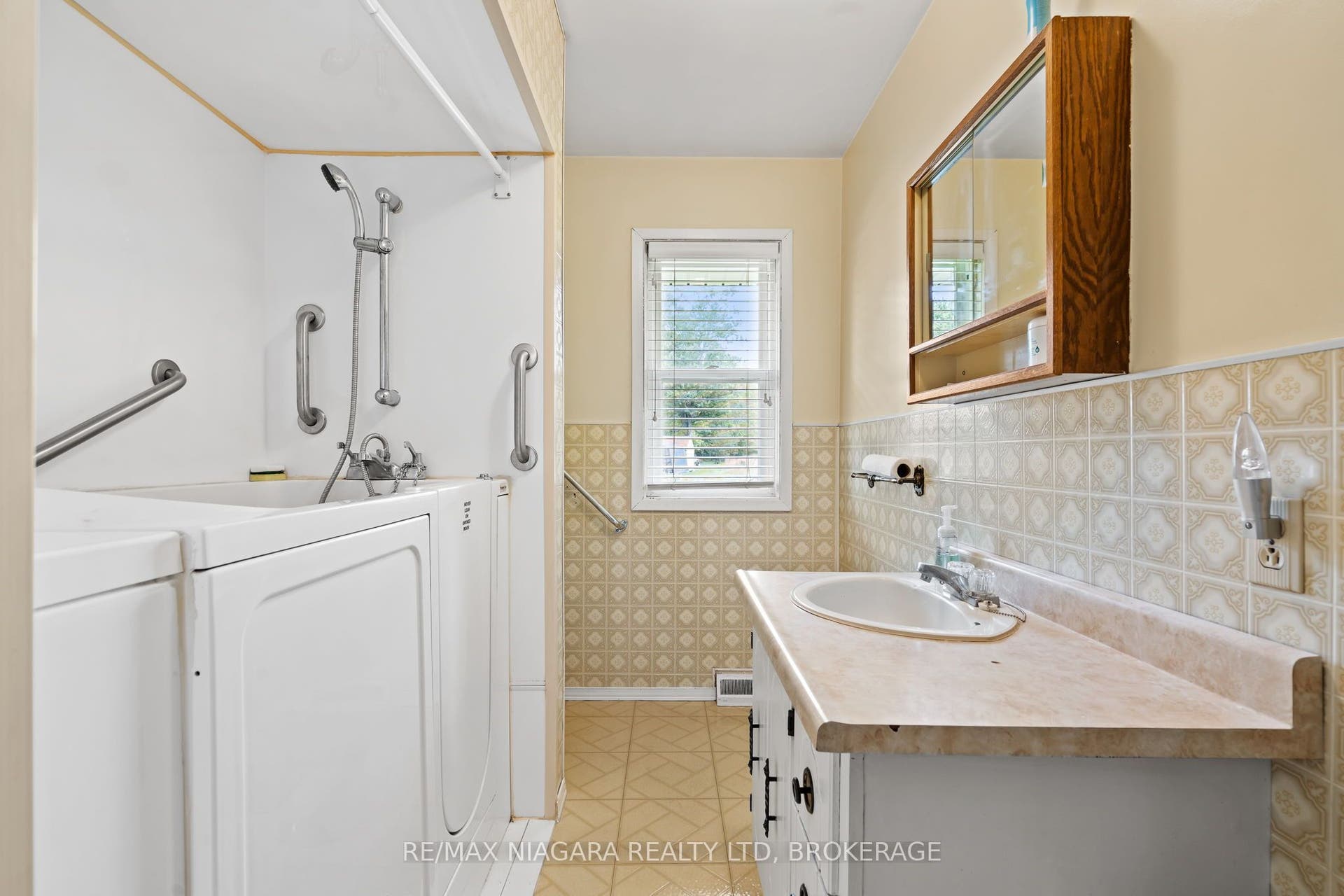 256 Kingsway Street, Welland, Niagara ON L3B 3N9