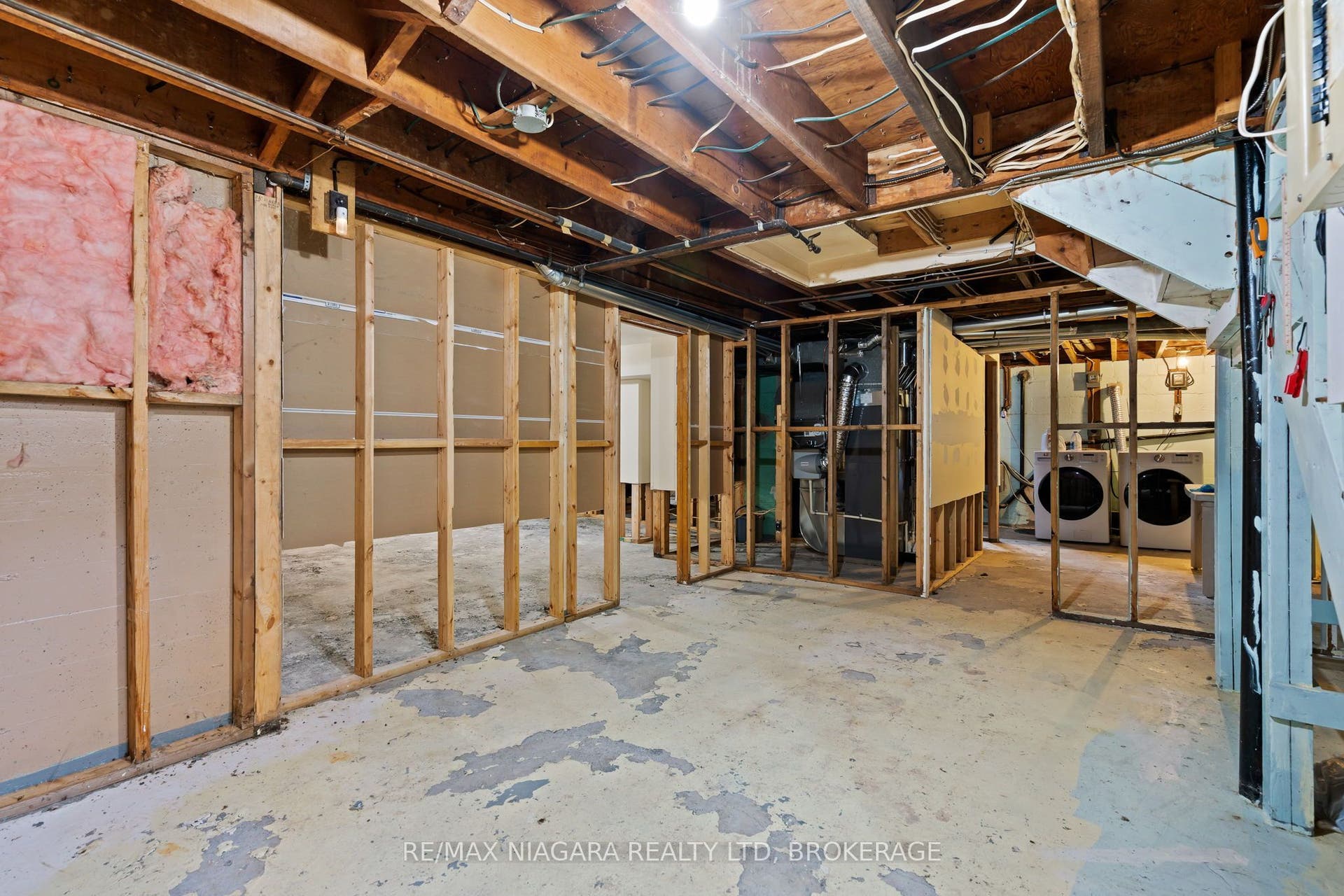 256 Kingsway Street, Welland, Niagara ON L3B 3N9