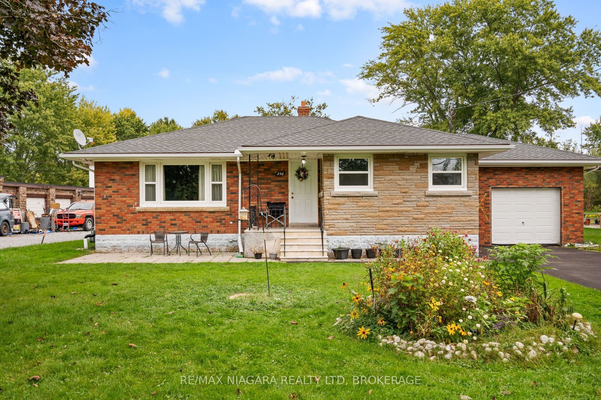256 Kingsway Street, Welland, Niagara ON L3B 3N9