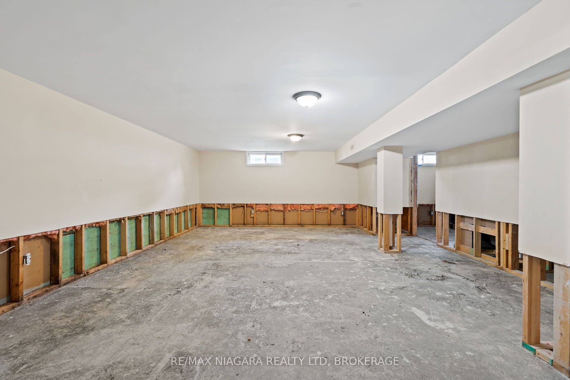 256 Kingsway Street, Welland, Niagara ON L3B 3N9