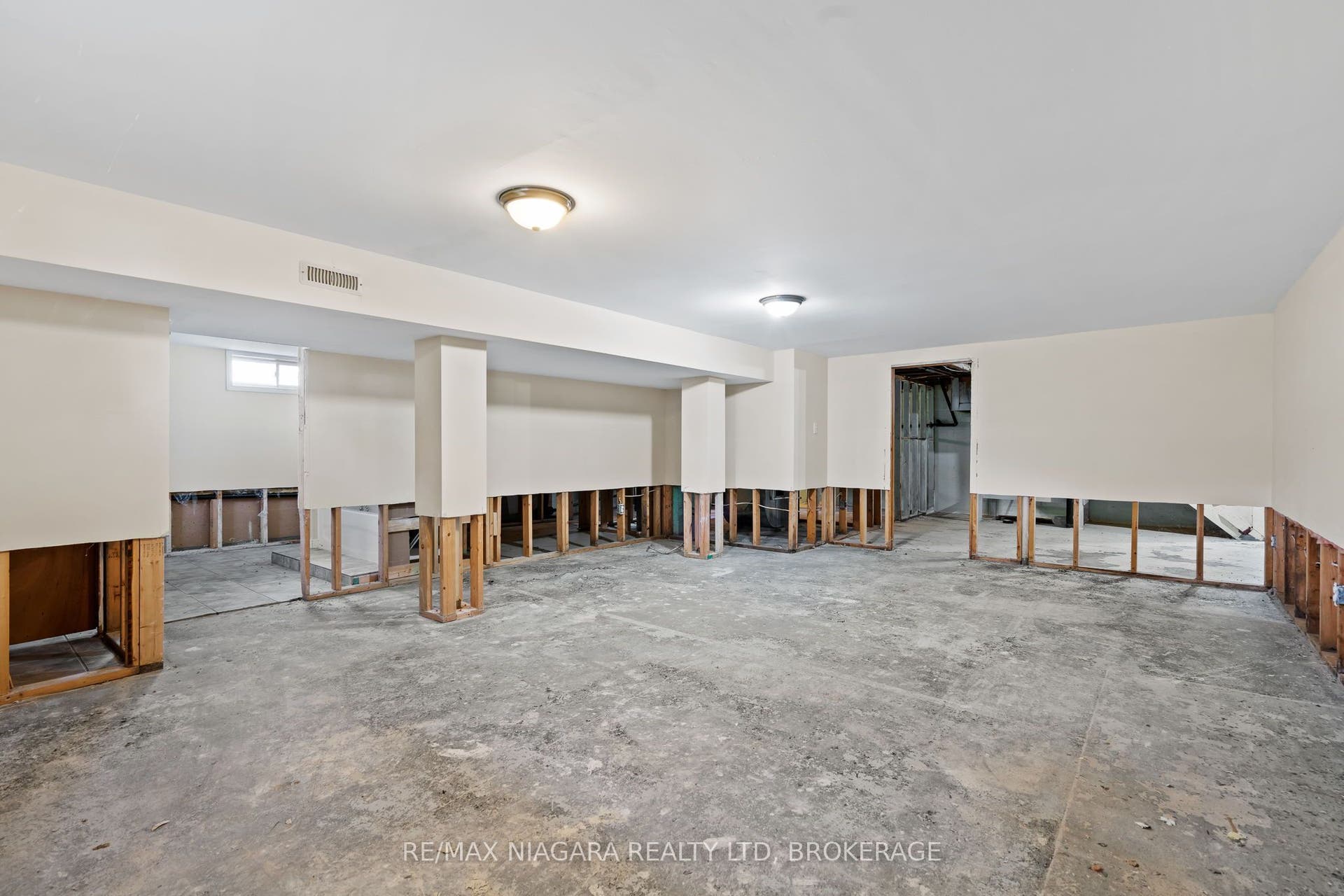 256 Kingsway Street, Welland, Niagara ON L3B 3N9