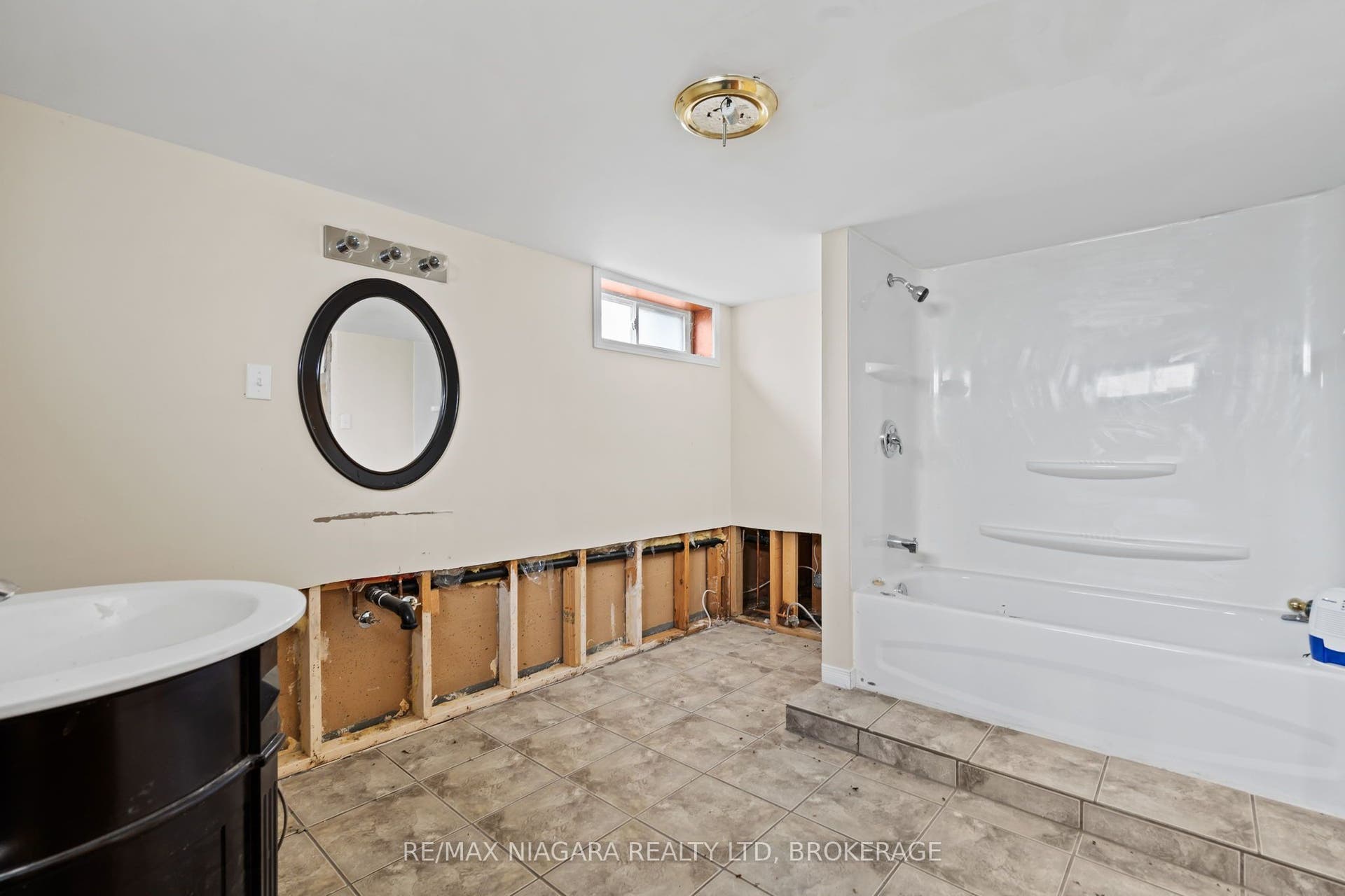 256 Kingsway Street, Welland, Niagara ON L3B 3N9