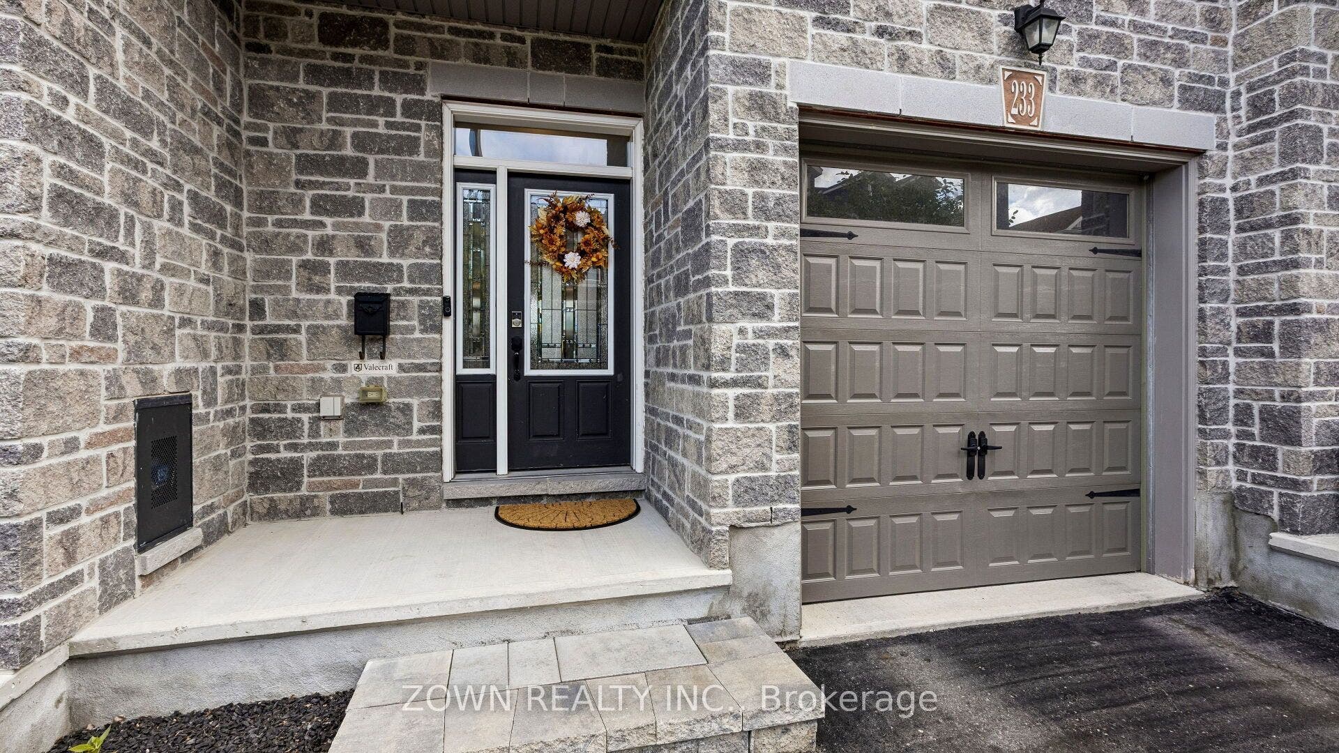 233 SITTELLE Private, Orleans - Cumberland And Area, Ottawa ON K4A 1G1 233 SITTELLE Private, Orleans - Cumberland And Area, Ottawa ON K4A 1G1
