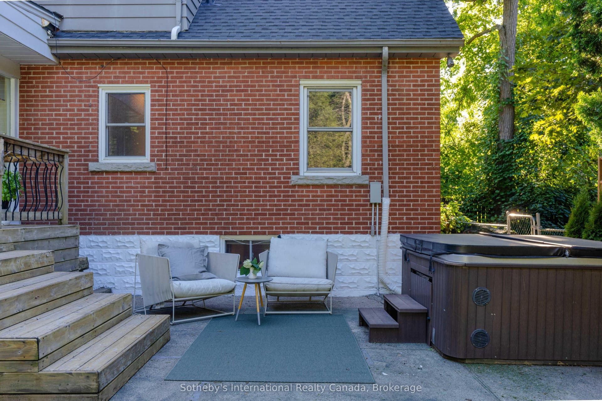 27 Arcade Crescent, Hamilton, Hamilton ON L9C 3H8