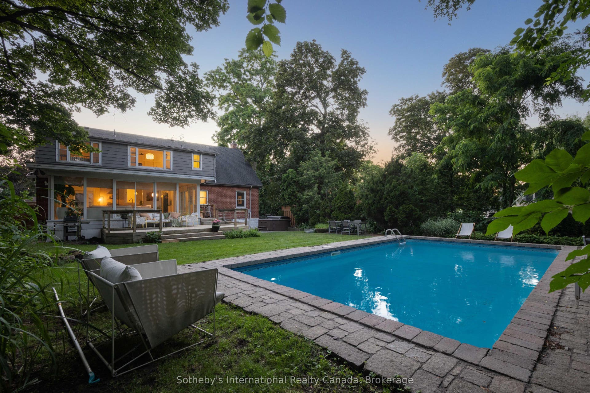 27 Arcade Crescent, Hamilton, Hamilton ON L9C 3H8