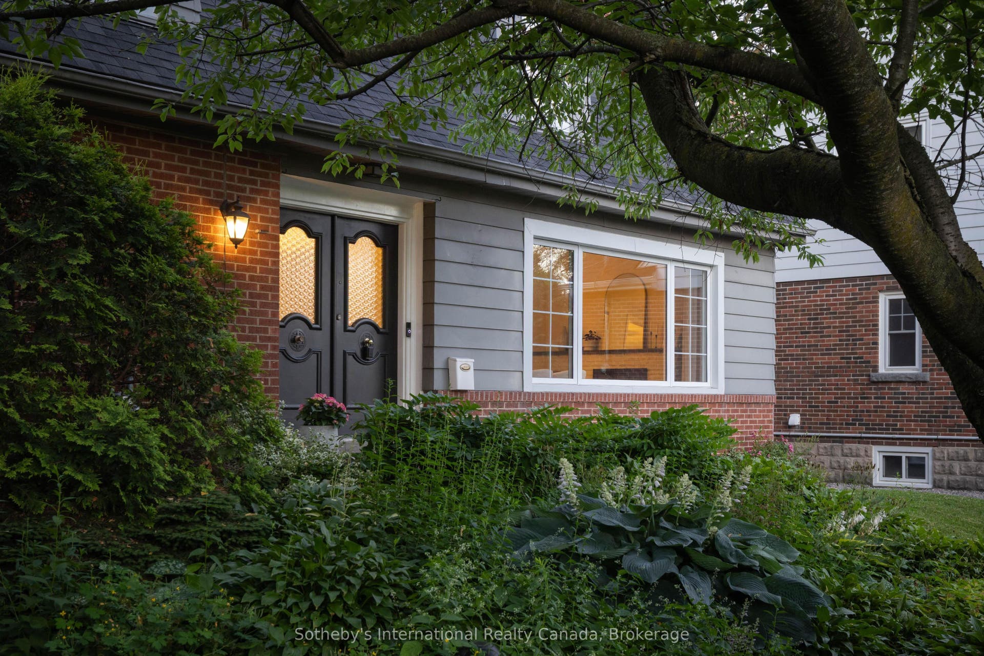 27 Arcade Crescent, Hamilton, Hamilton ON L9C 3H8