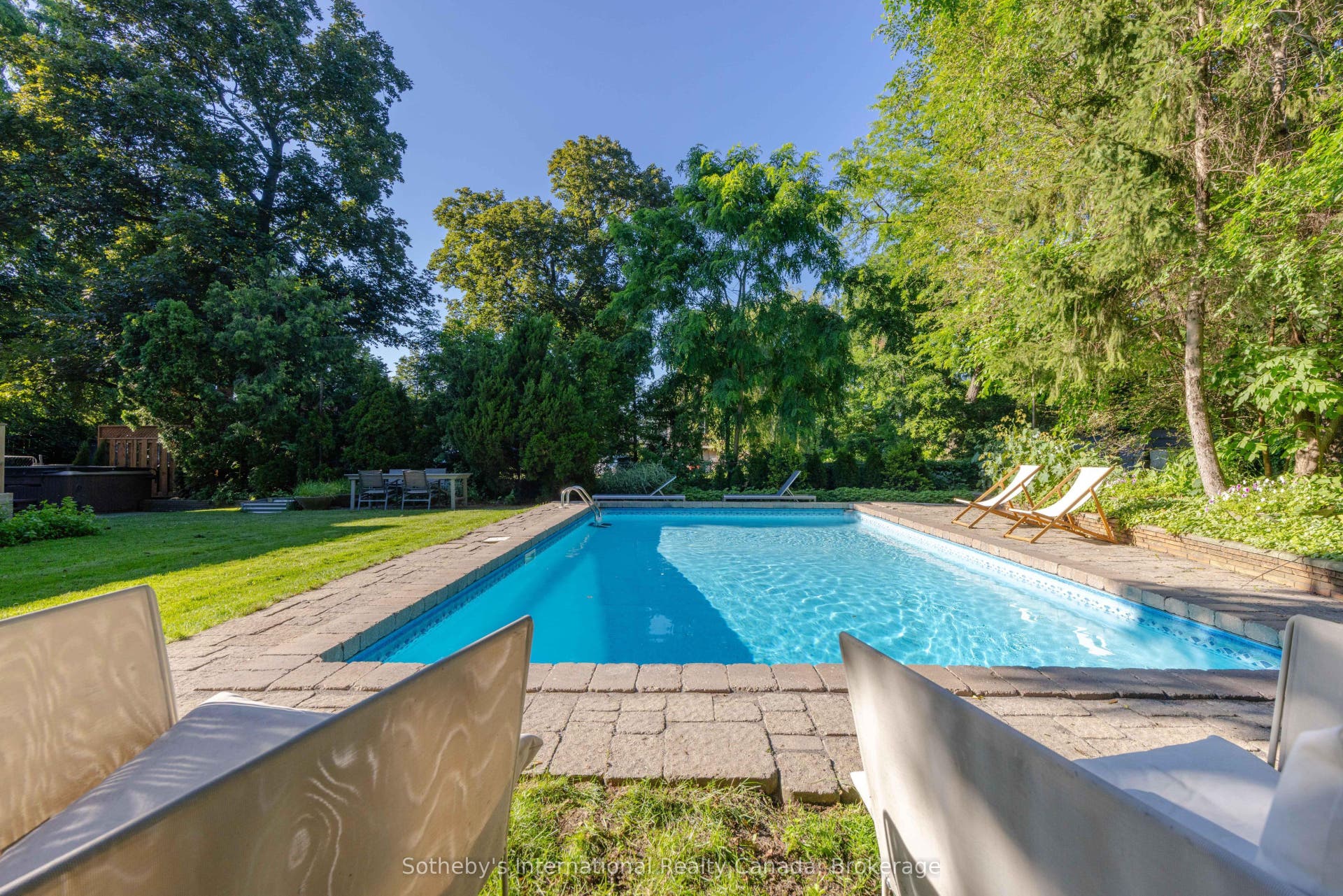 27 Arcade Crescent, Hamilton, Hamilton ON L9C 3H8