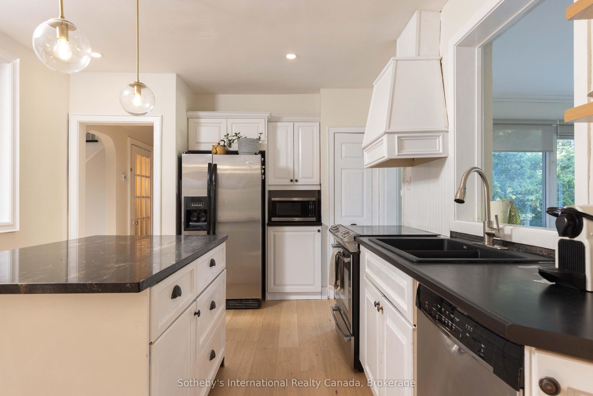 27 Arcade Crescent, Hamilton, Hamilton ON L9C 3H8